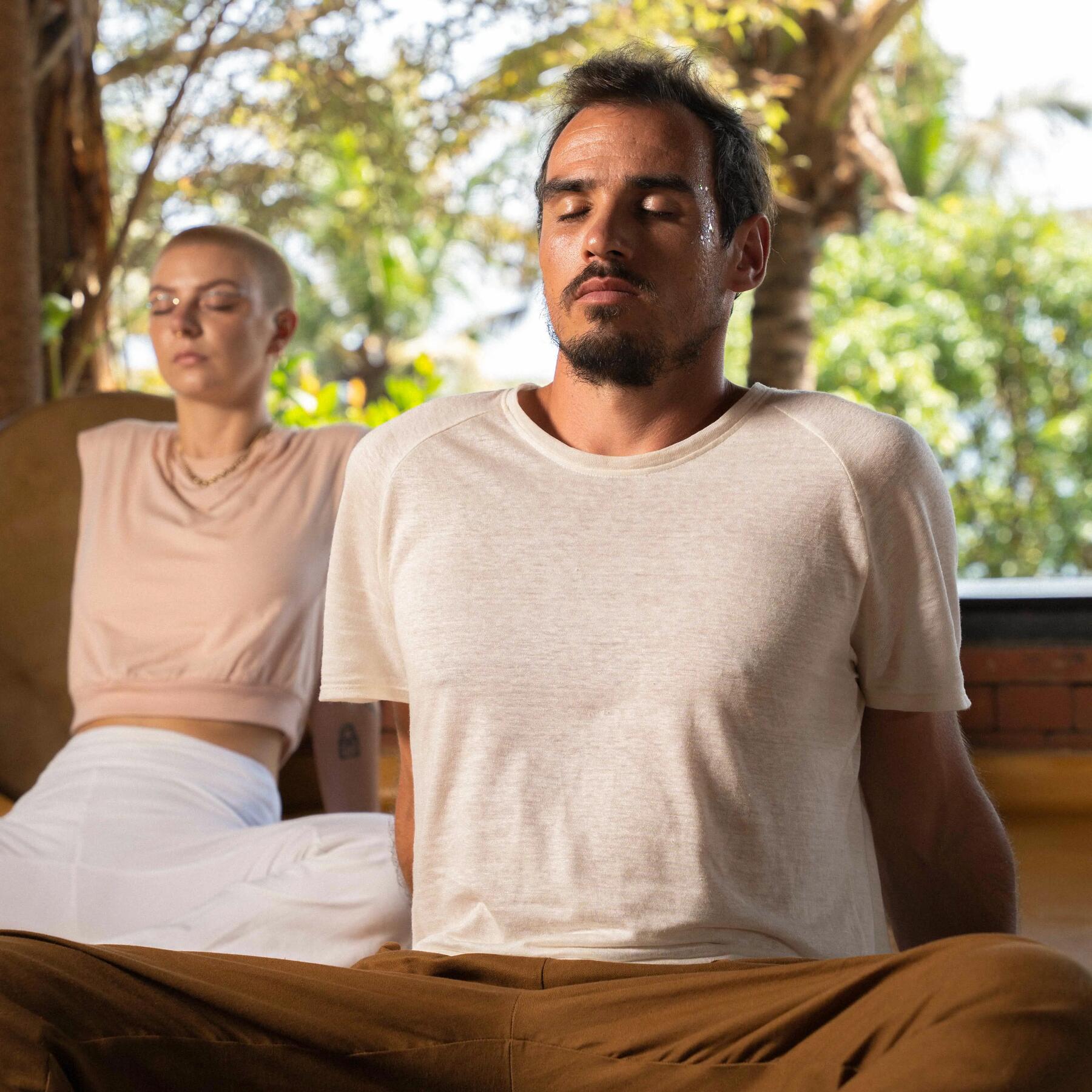 hombre meditando