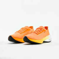 נעלי ריצה לגברים KIPRUN KD900 - כתום