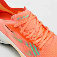 נעלי ריצה לנשים KIPRUN KD900 - קורל