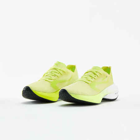Γυναικεία Παπούτσια Τρεξίματος KIPRUN KD900 - Κίτρινο