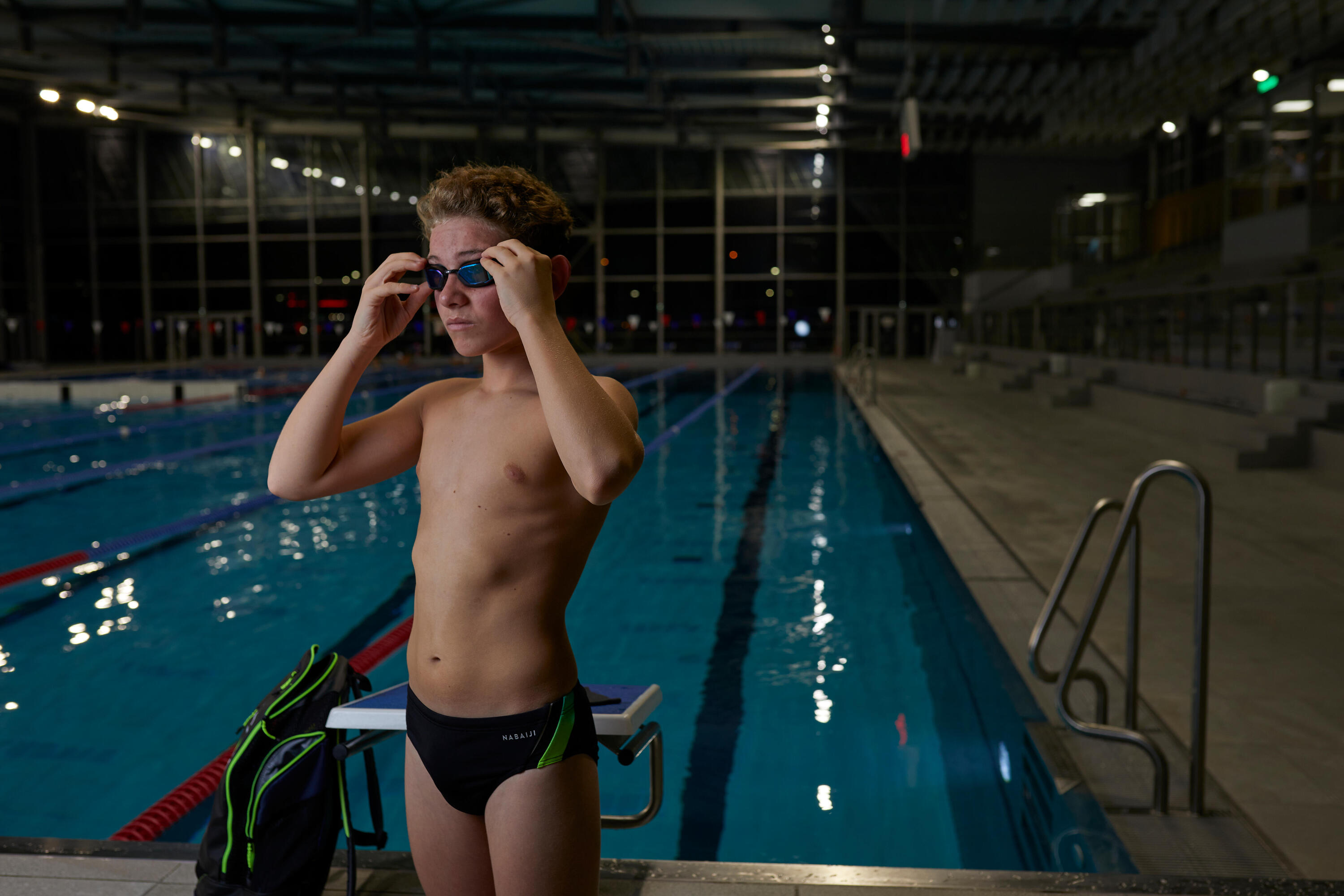 Boys' swimming briefs 900 yoke grad green 14/16