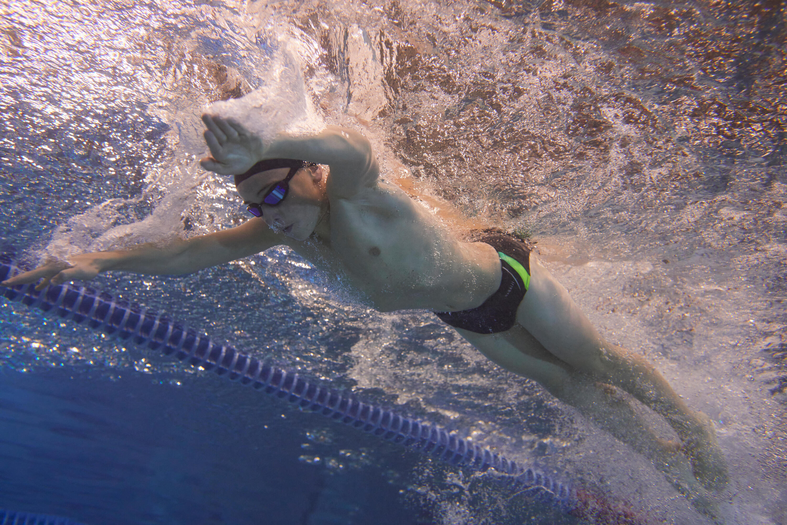 Boys' swimming briefs 900 yoke grad green 13/16