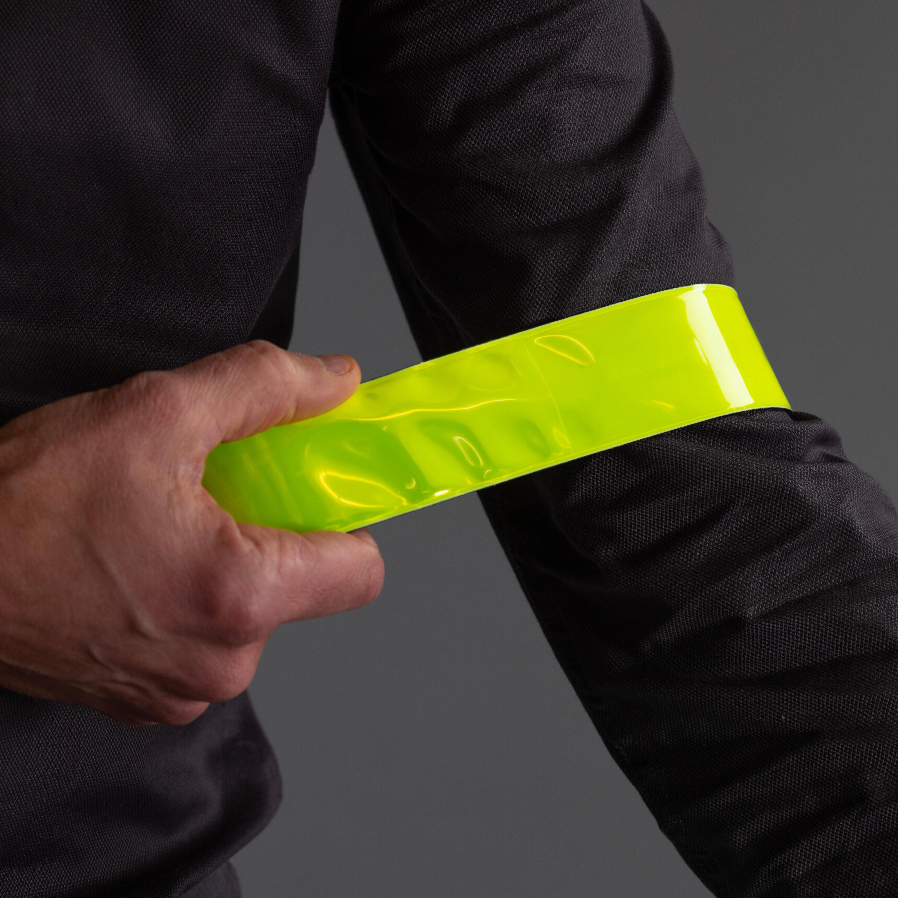 Cycling Hi-Vis Armband - Neon Yellow 2/4