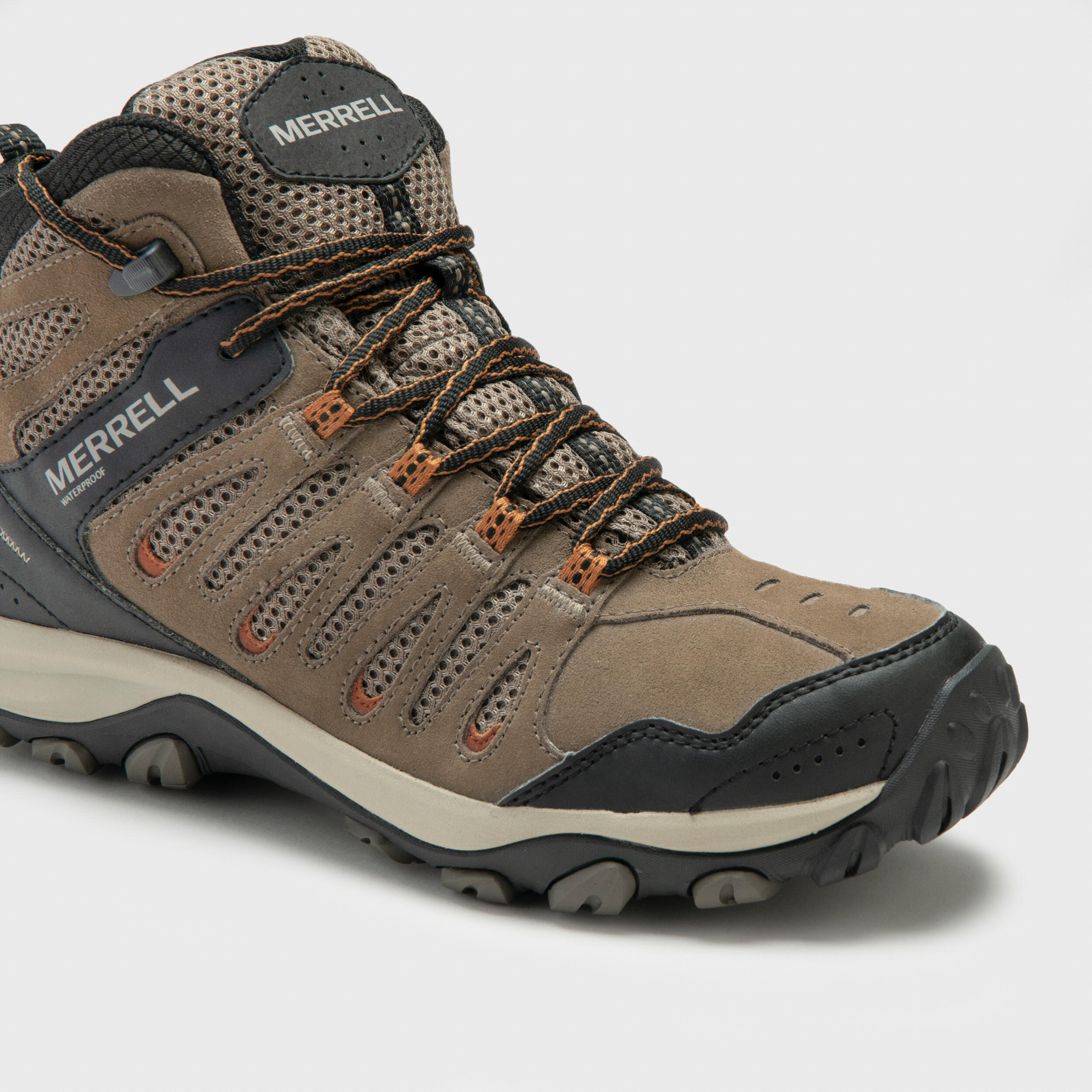 Decathlon tiene las botas Merrell más ligeras e impermeables, para recorrer  la montaña con todo tipo de clima