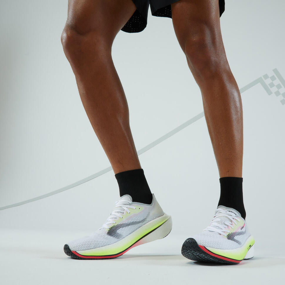 Laufschuhe Herren mit CarbonPlatte KD900X weiss KIPRUN DECATHLON