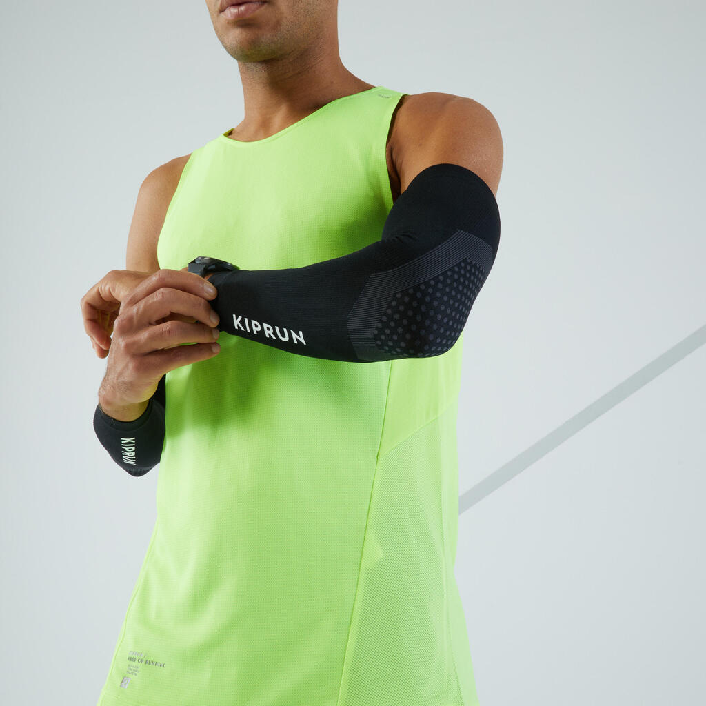 Manchettes couvre-bras running homme femme - KIPRUN noir