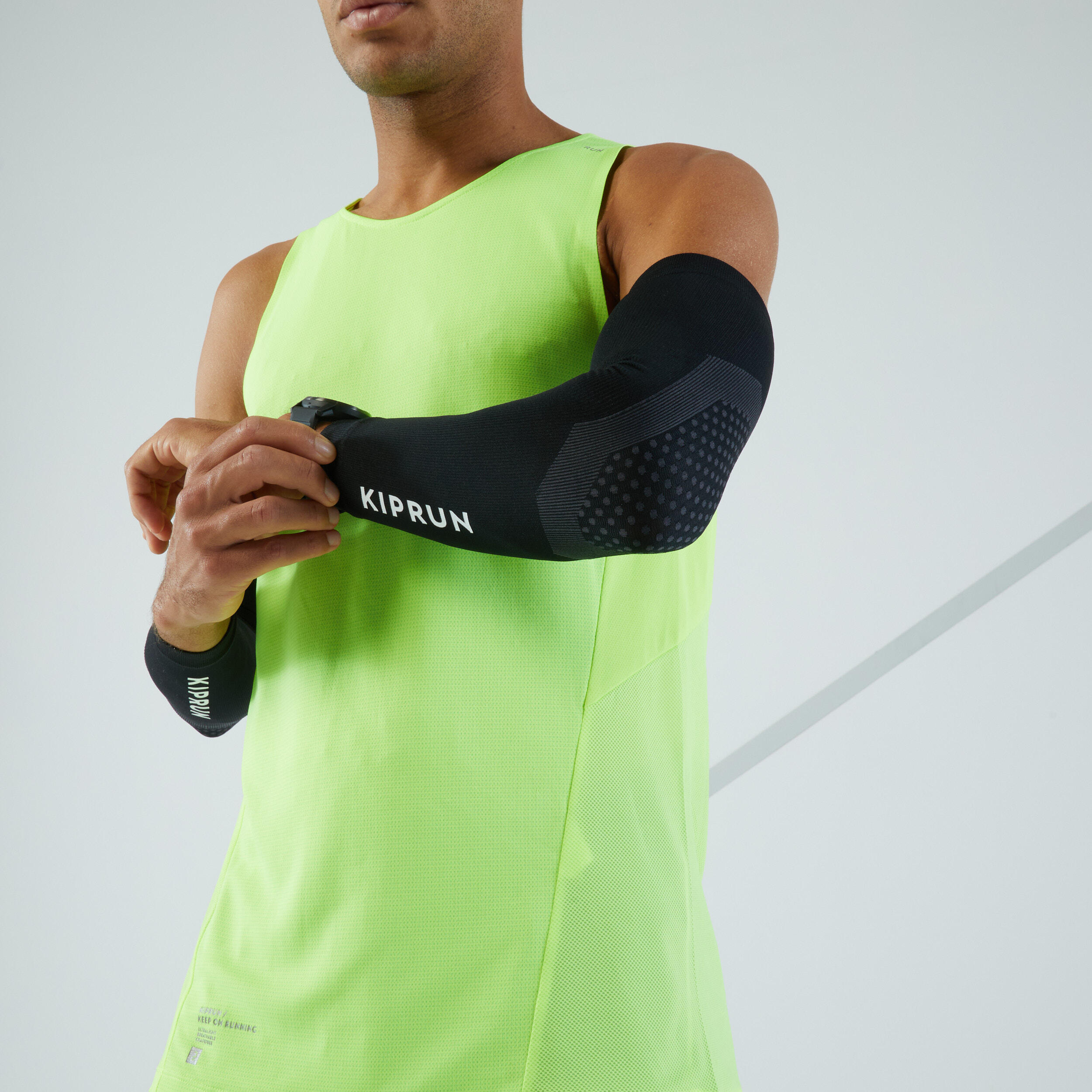 Kalenji Unisex Anti-UV Arm Sleeve Pair, Sports Equipment, Hiking