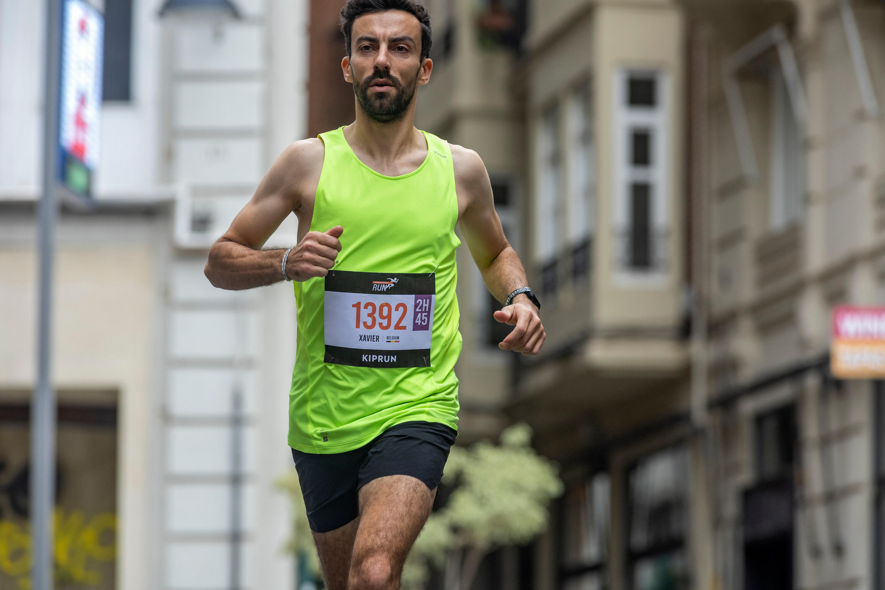 DEBARDEUR RUNNING HOMME RESPIRANT KIPRUN JAUNE 10/11