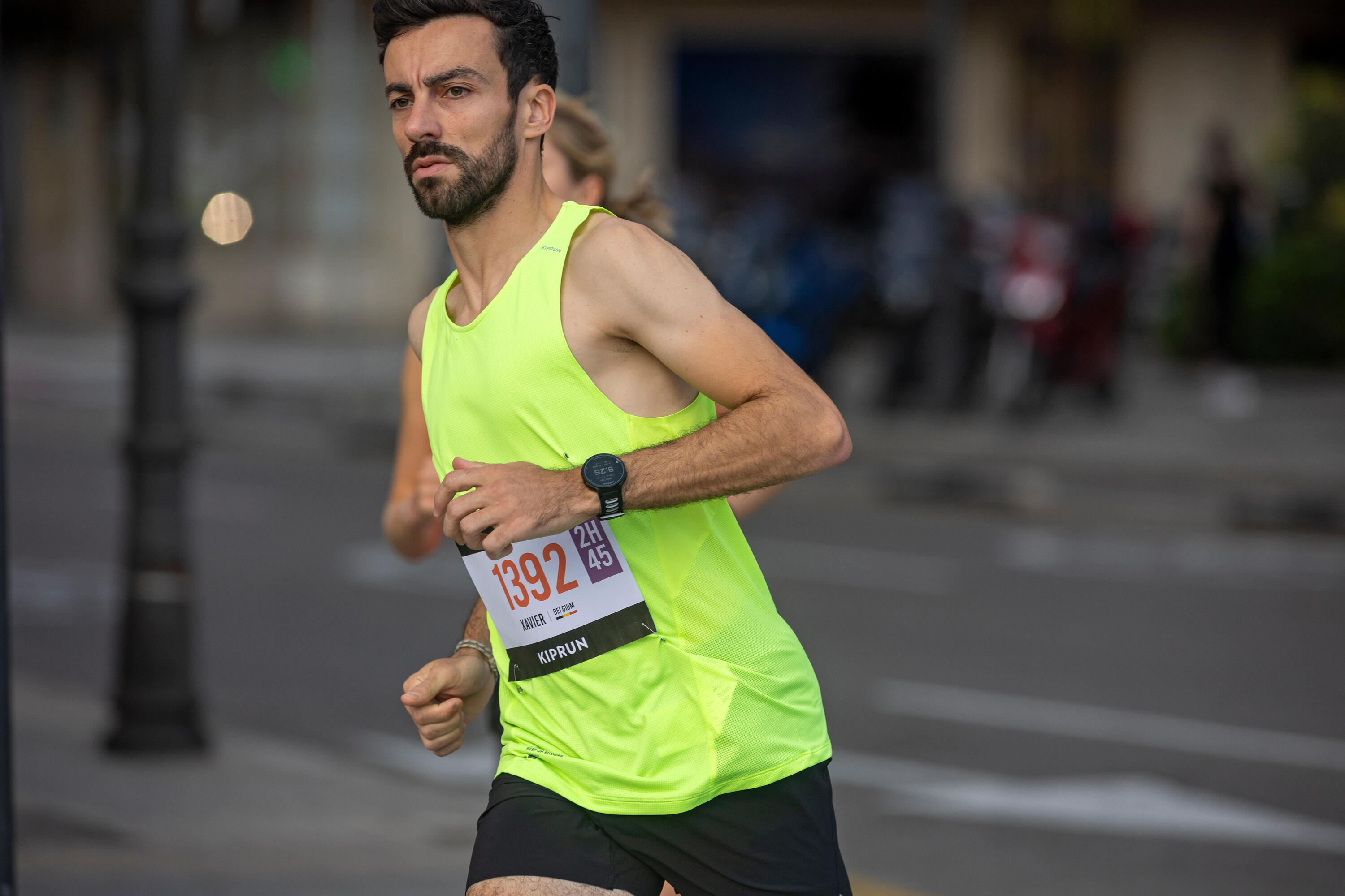 DEBARDEUR RUNNING HOMME RESPIRANT KIPRUN JAUNE 8/11