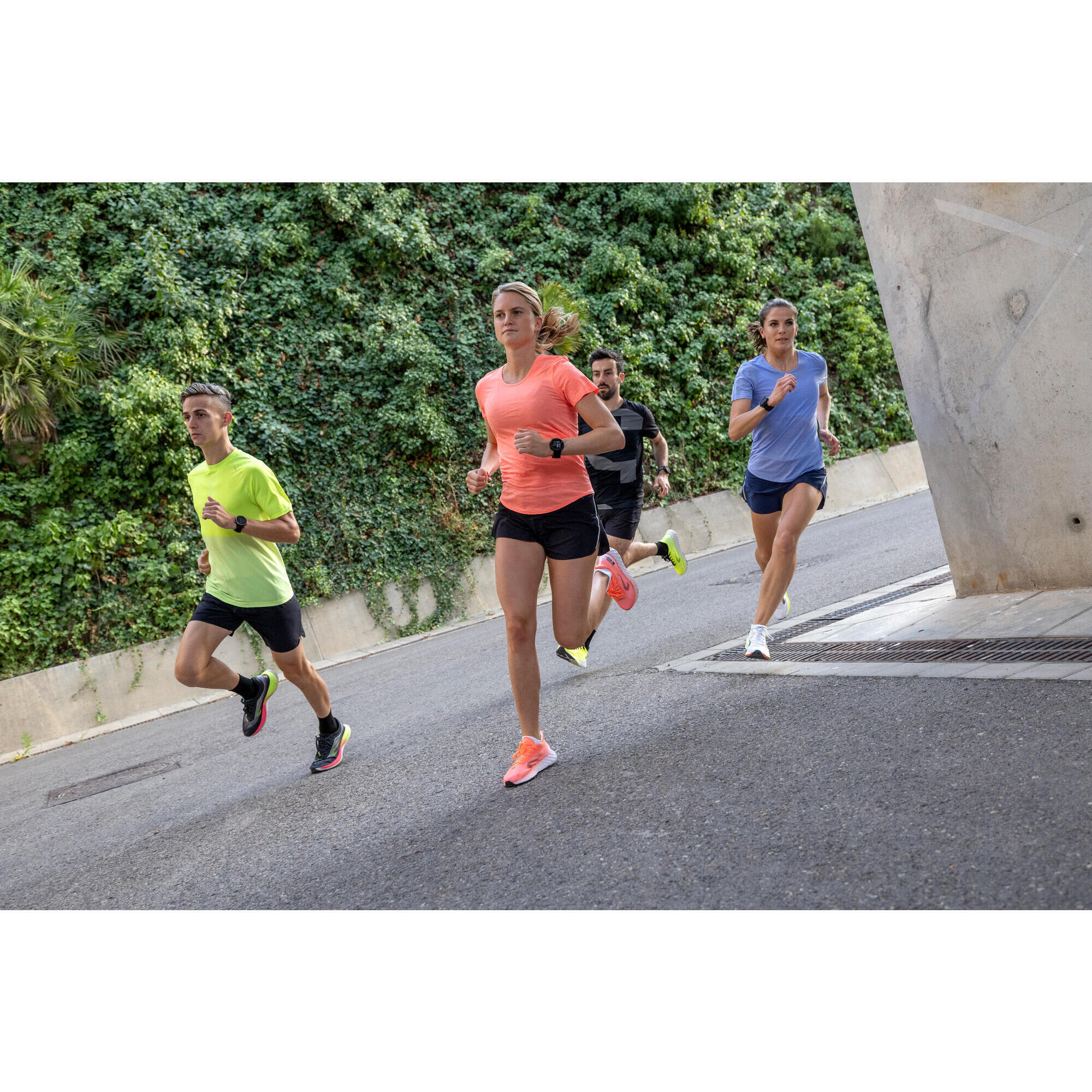 Women's Running & Trail Seamless T-Shirt KIPRUN Run 500 Comfort-Coral 8/9