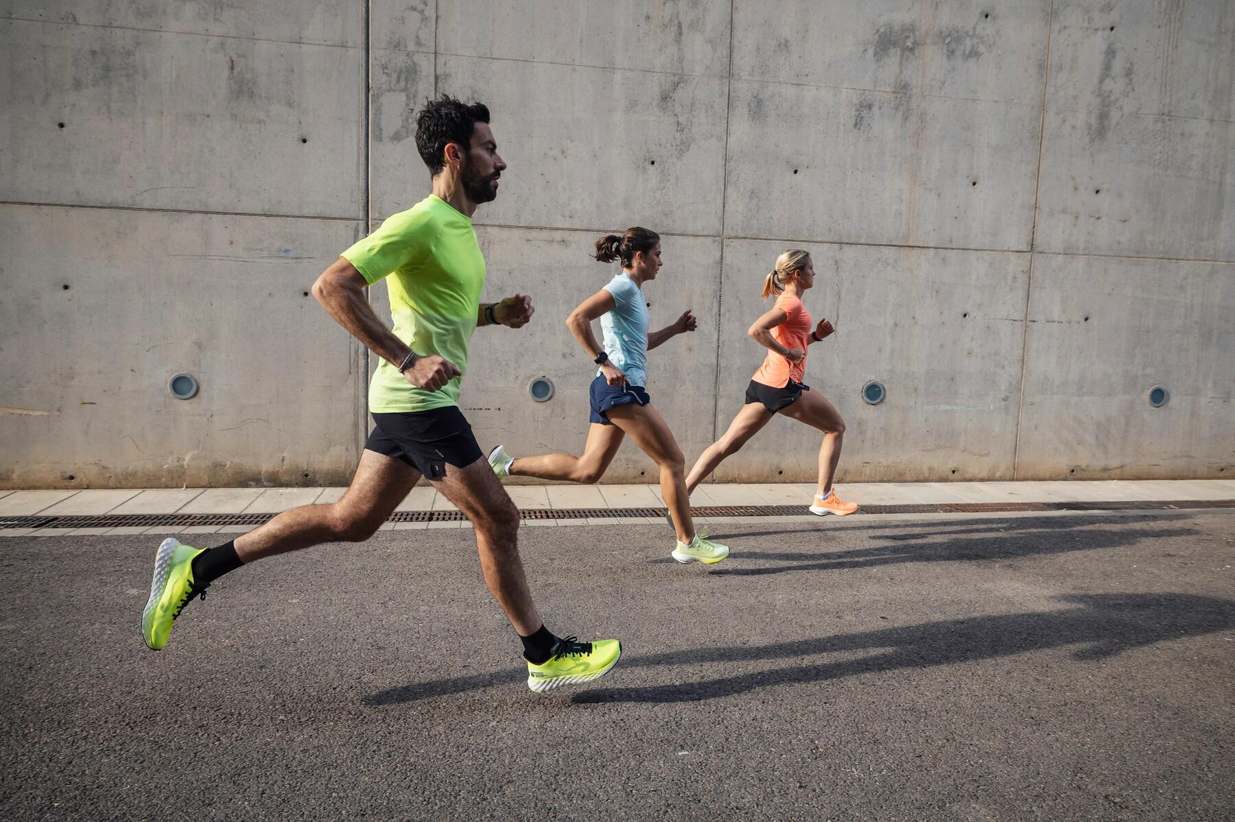grupo de personas corriendo