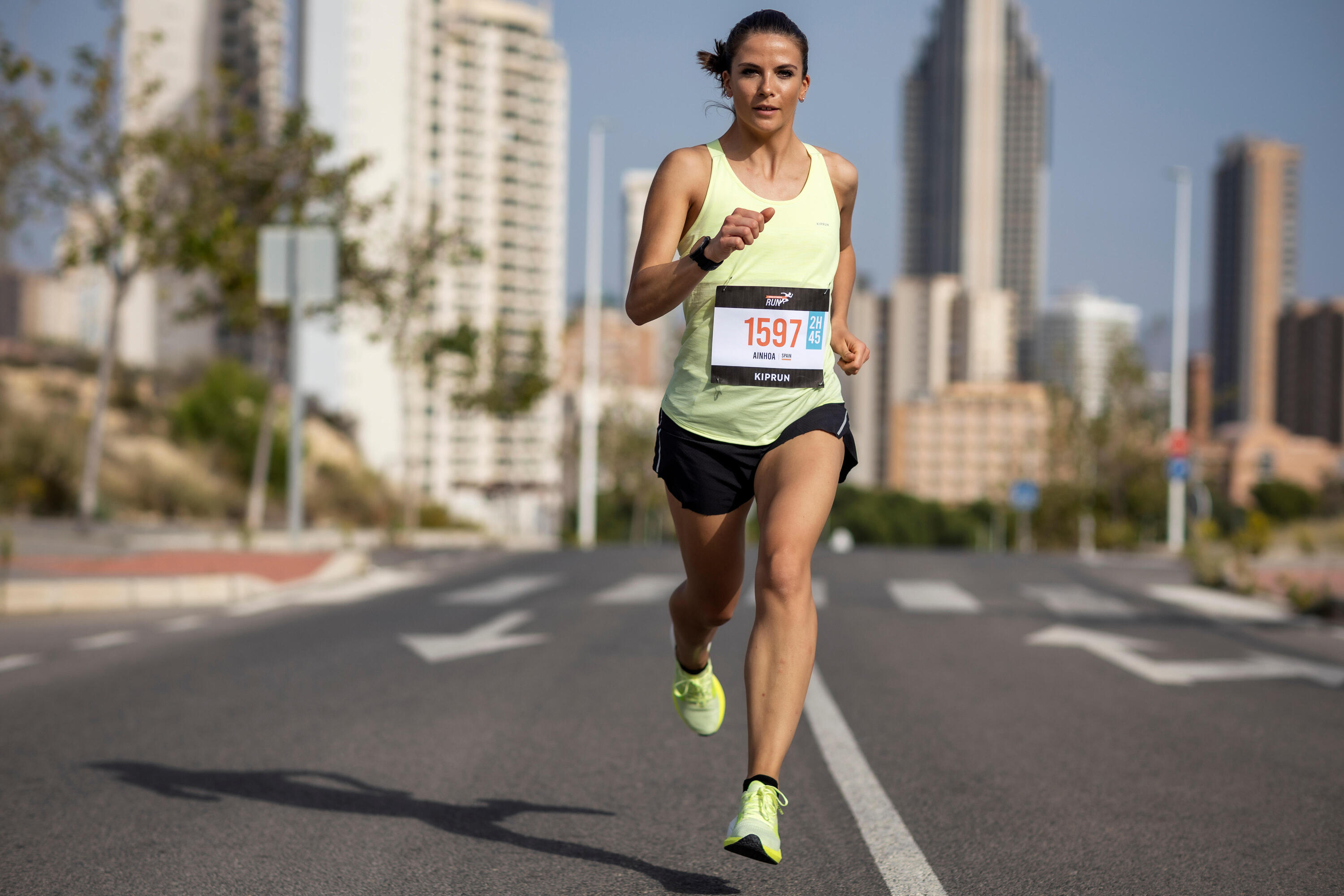 POLERA SOSTÉN INTEGRADO RUNNING MUJER KIPRUN RUN500 COMODIDAD 8/11