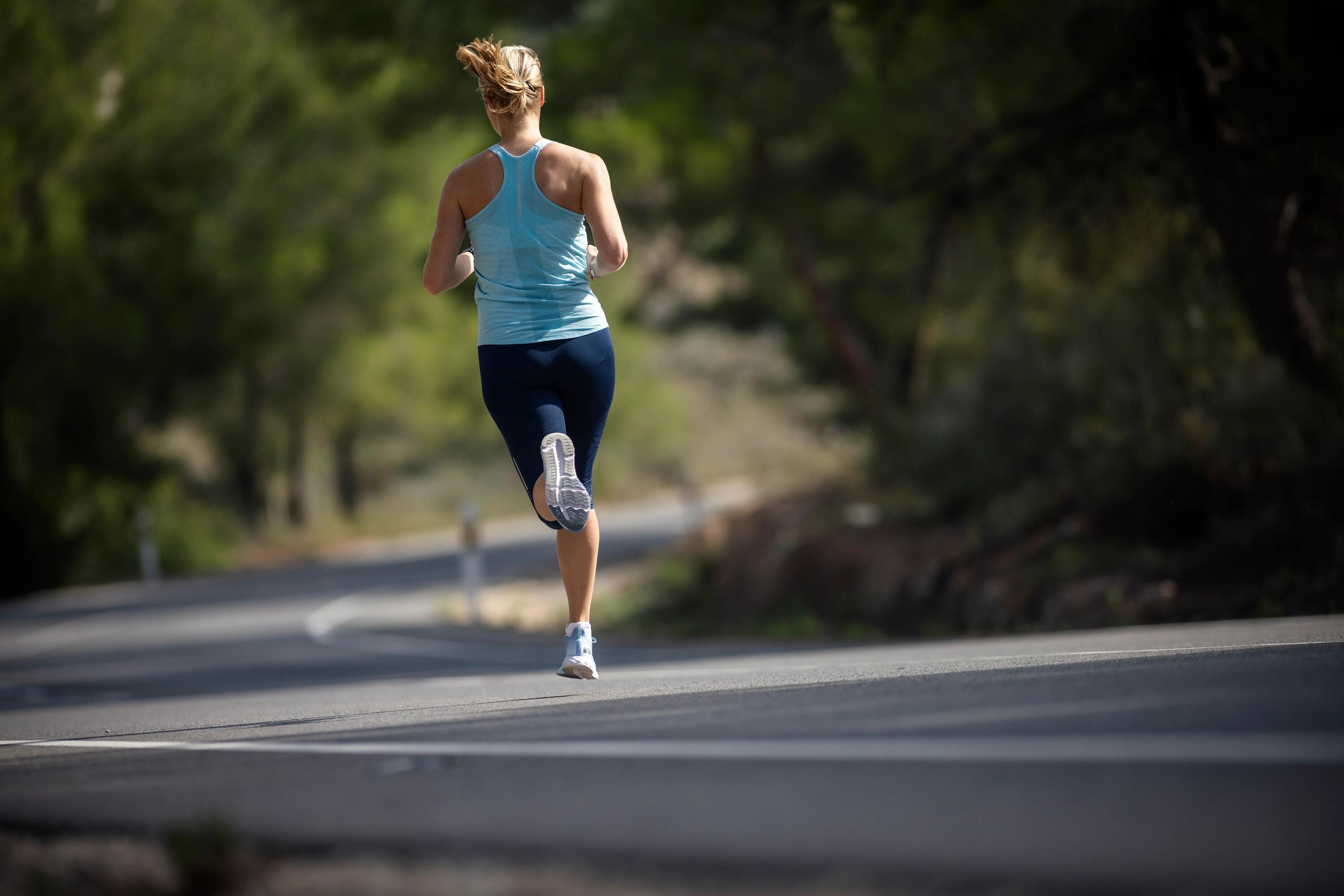 Women's Running Tank Top with Built-in Bra - KIPRUN Run 500 Comfort - sky blue 11/11