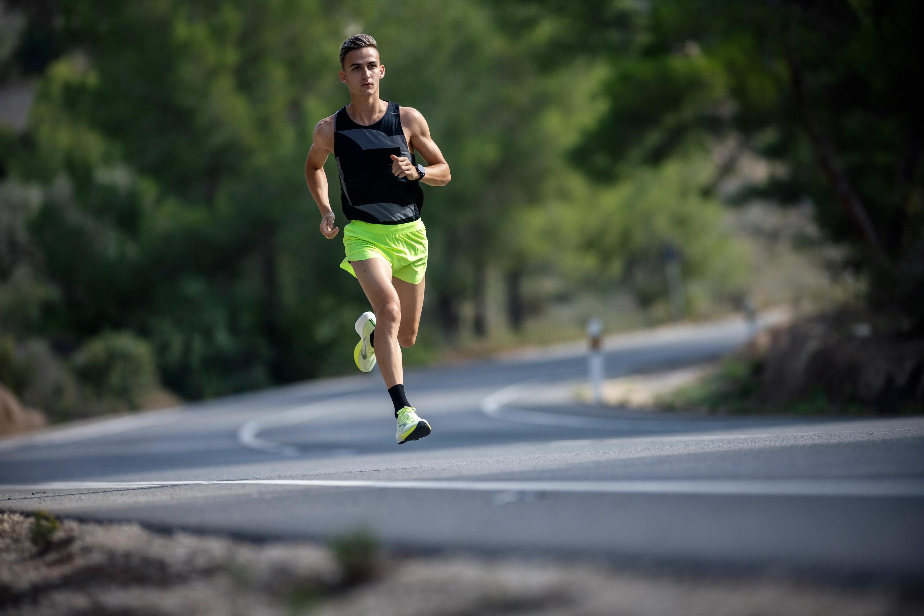 KIPRUN LIGHT MEN'S BREATHABLE RUNNING TANK TOP-BLACK/WAVE 8/10