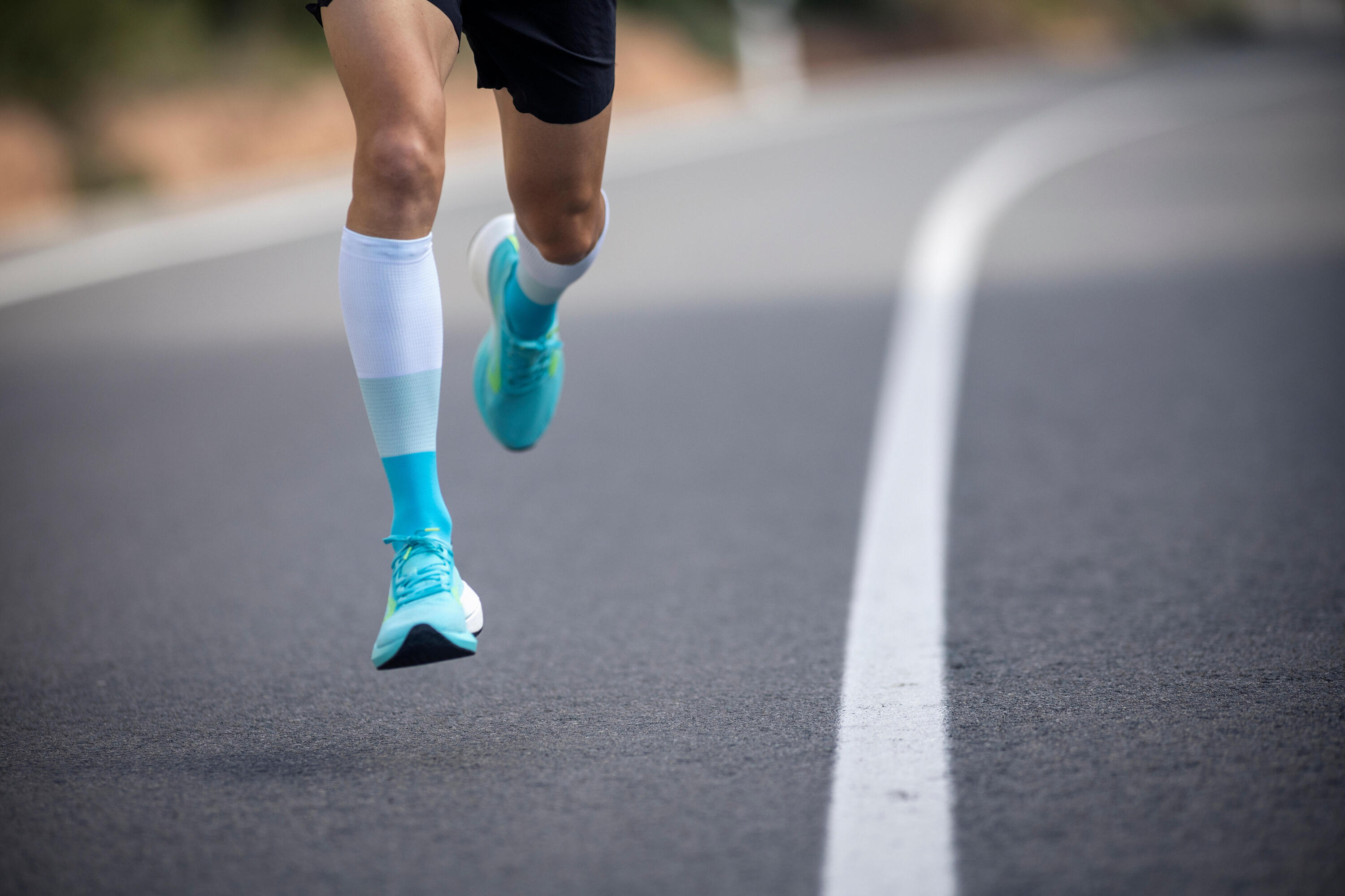 Skarpetki kompresyjne do biegania Kiprun 500. 9/12
