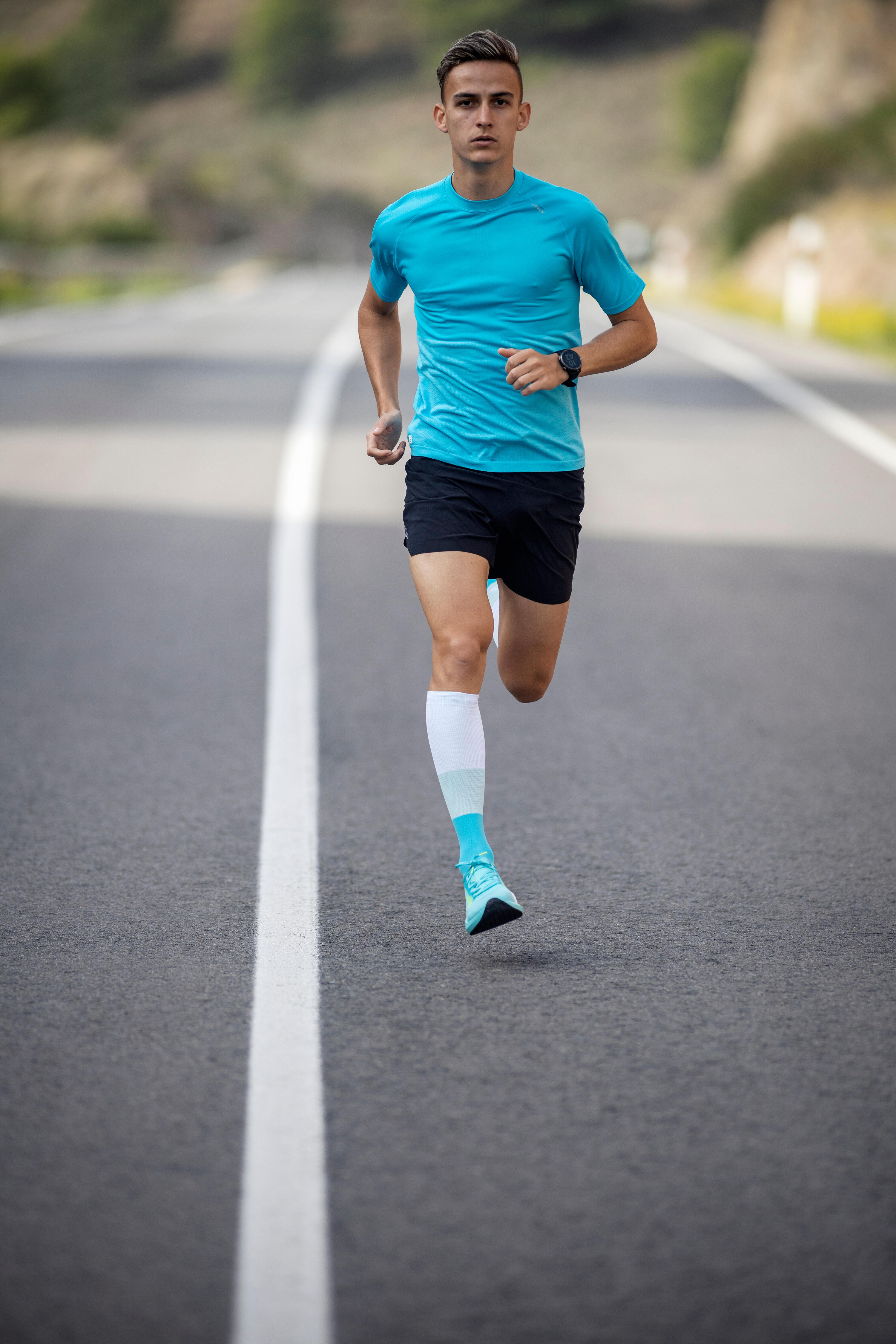 Skarpetki kompresyjne do biegania Kiprun 500. 7/12