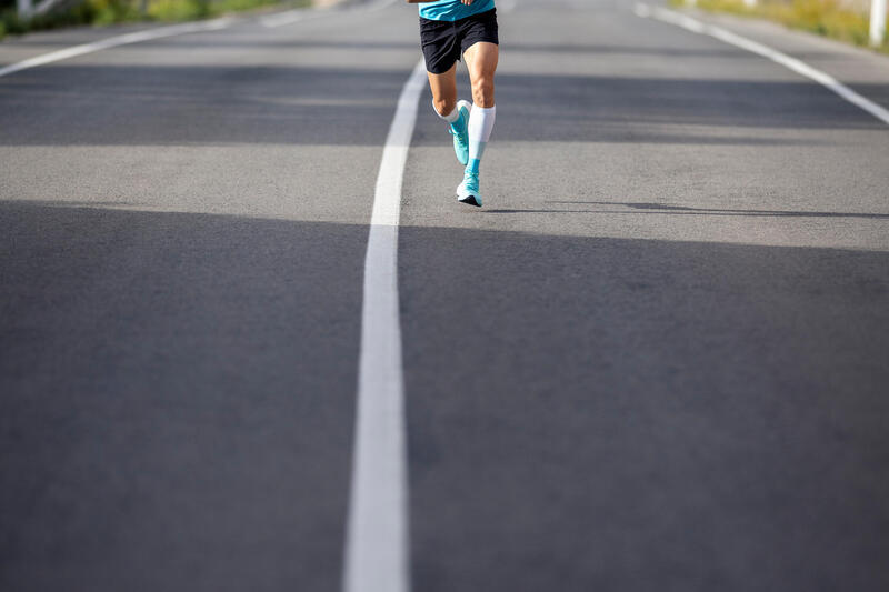 Skarpetki kompresyjne do biegania Kiprun 500.