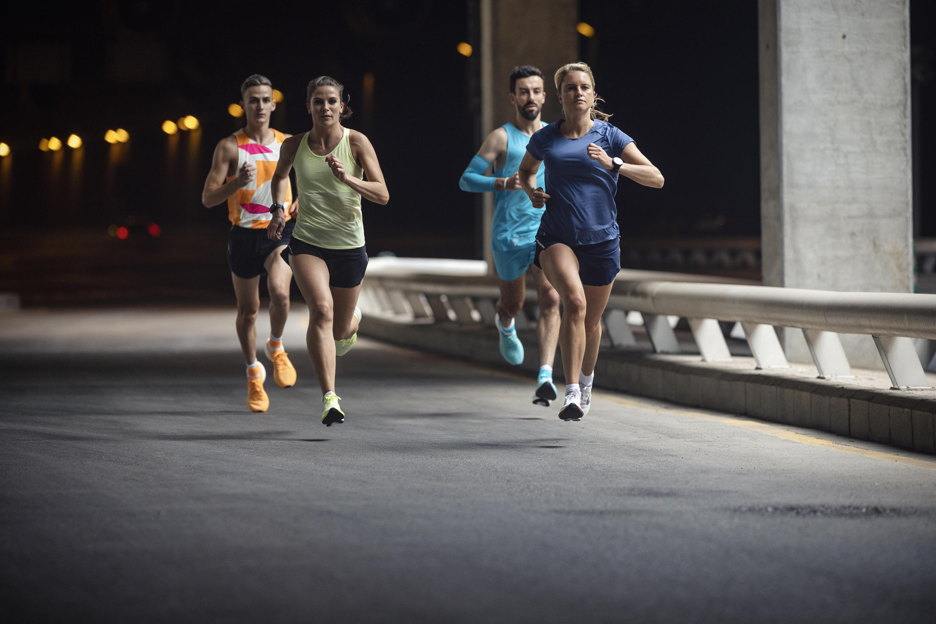POLERA SOSTÉN INTEGRADO RUNNING MUJER KIPRUN RUN500 COMODIDAD 11/11