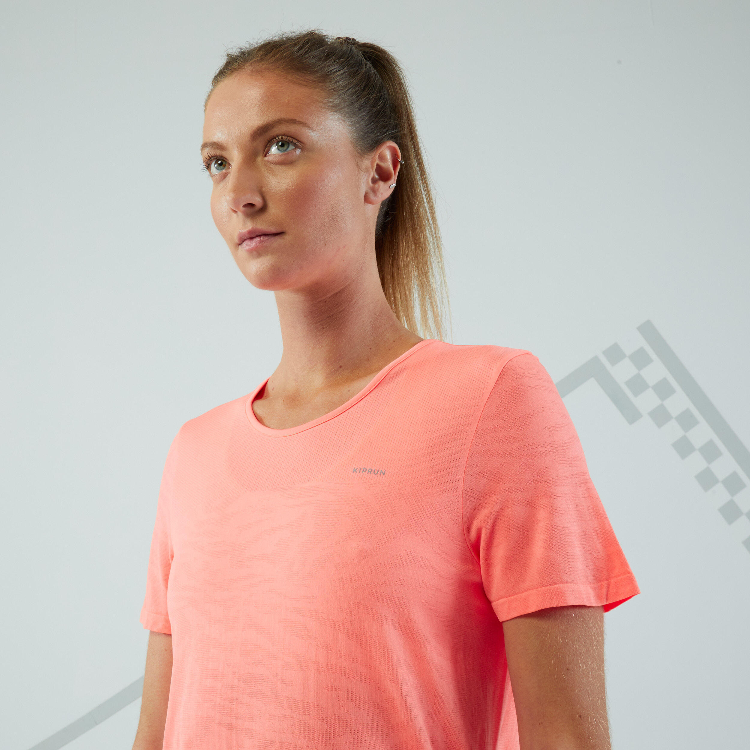 Women's Running & Trail Seamless T-Shirt KIPRUN Run 500 Comfort-Coral 2/9