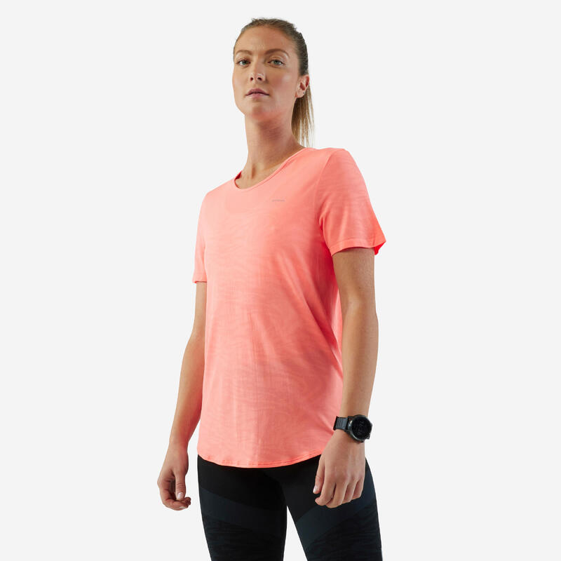 T-shirt running & trail sans couture Femme - KIPRUN Run 500 Confort corail