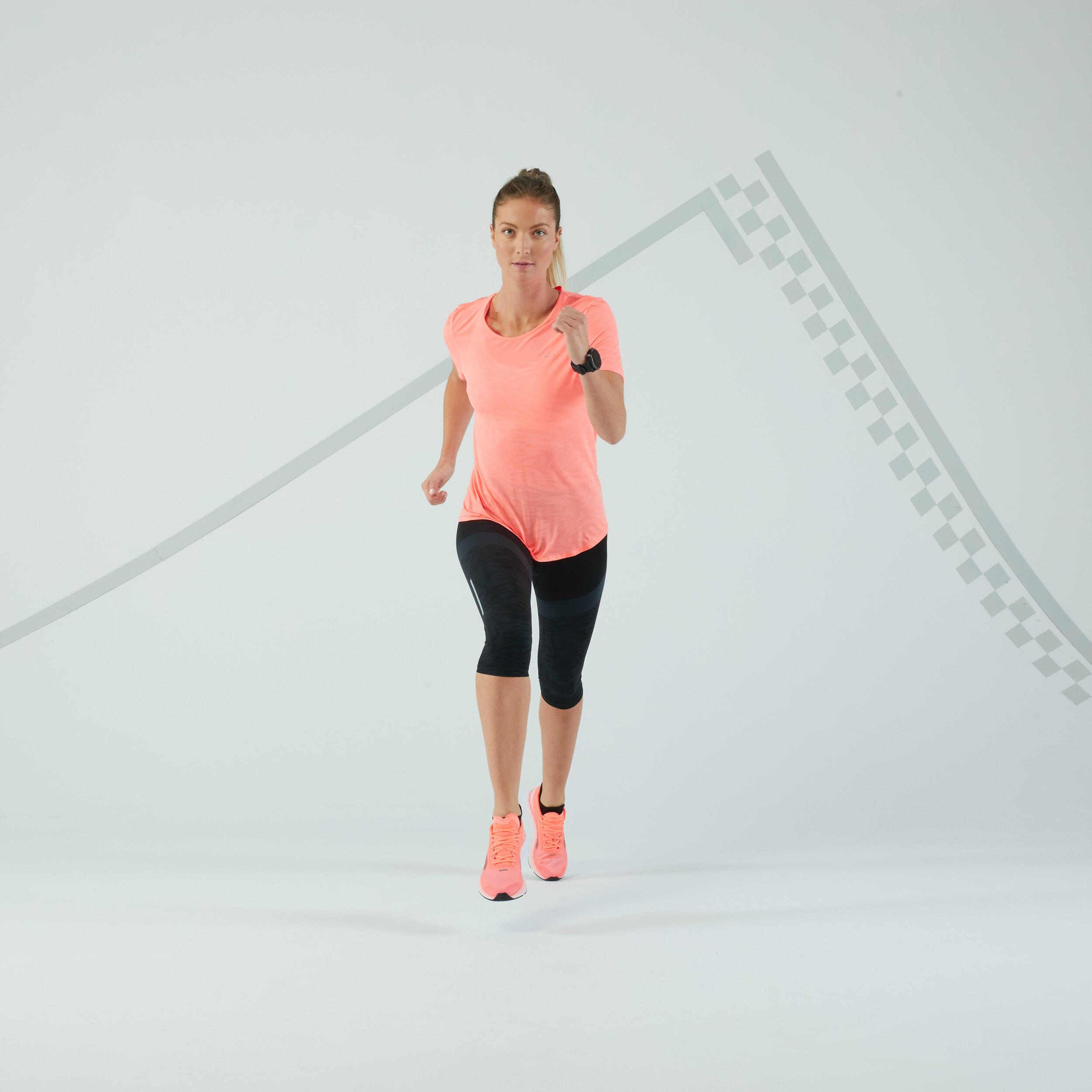 Women's Running & Trail Seamless T-Shirt KIPRUN Run 500 Comfort-Coral 4/9