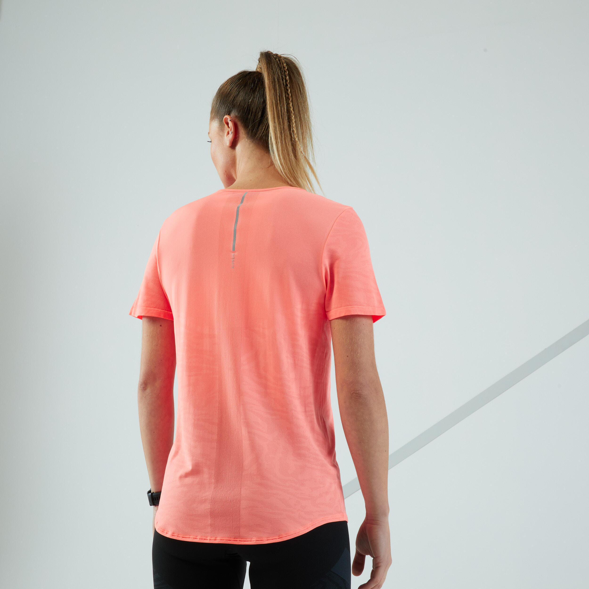 Women's Running & Trail Seamless T-Shirt KIPRUN Run 500 Comfort-Coral 3/9