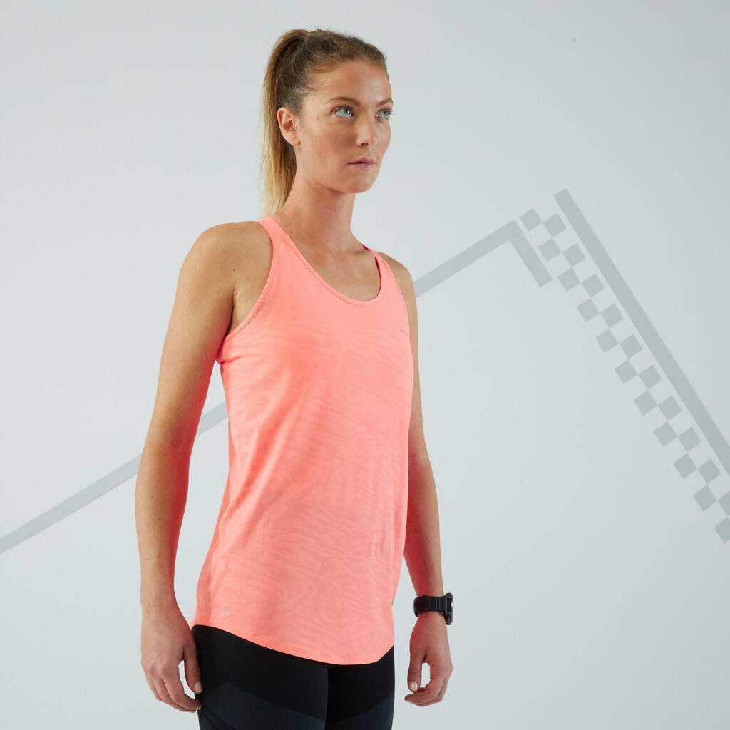 MAJICA BEZ RUKAVA KIPRUN RUN 500 ŽENSKA SA UGRAĐENIM GRUDNJAKOM ZELENA