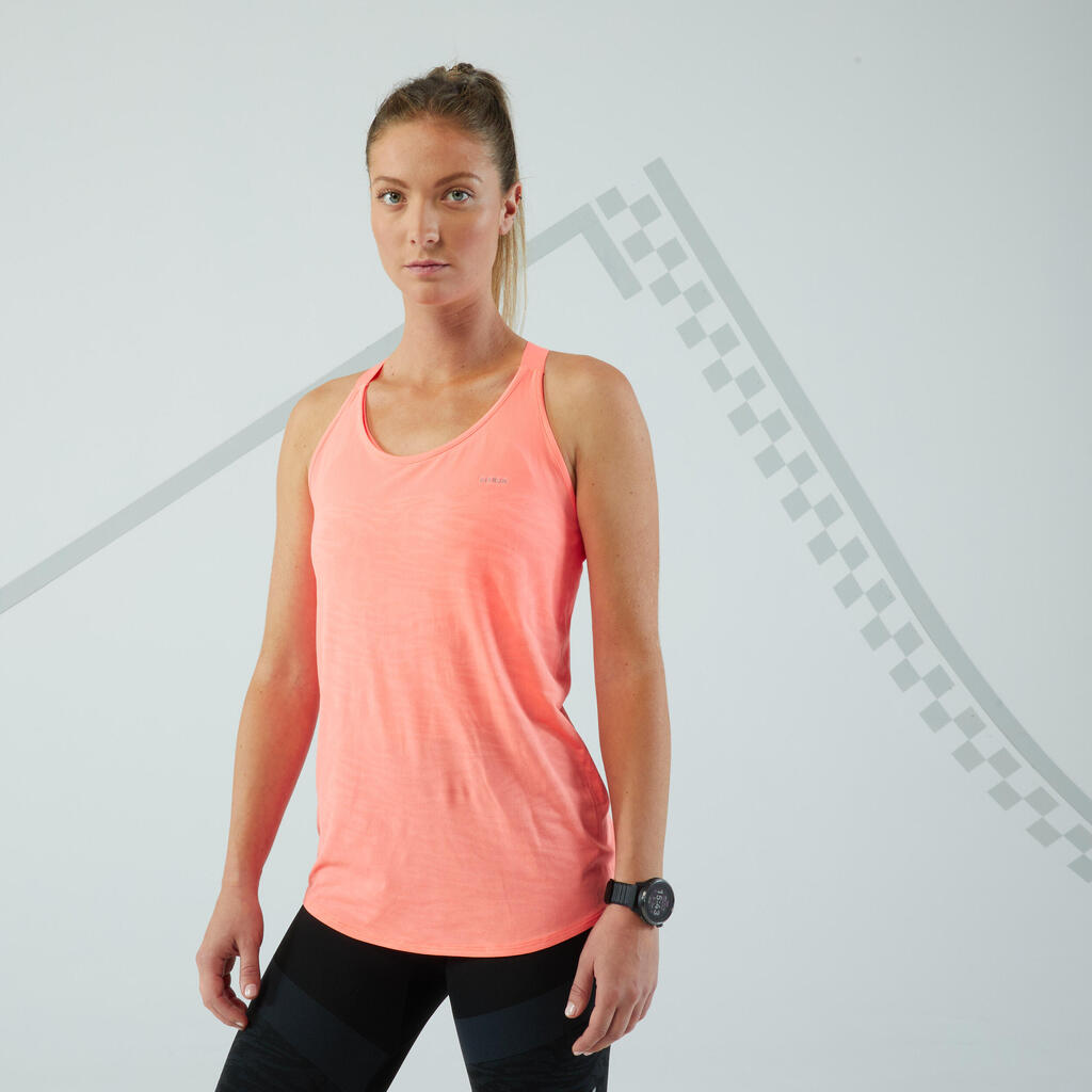 MAJICA BEZ RUKAVA KIPRUN RUN 500 ŽENSKA SA UGRAĐENIM GRUDNJAKOM ZELENA