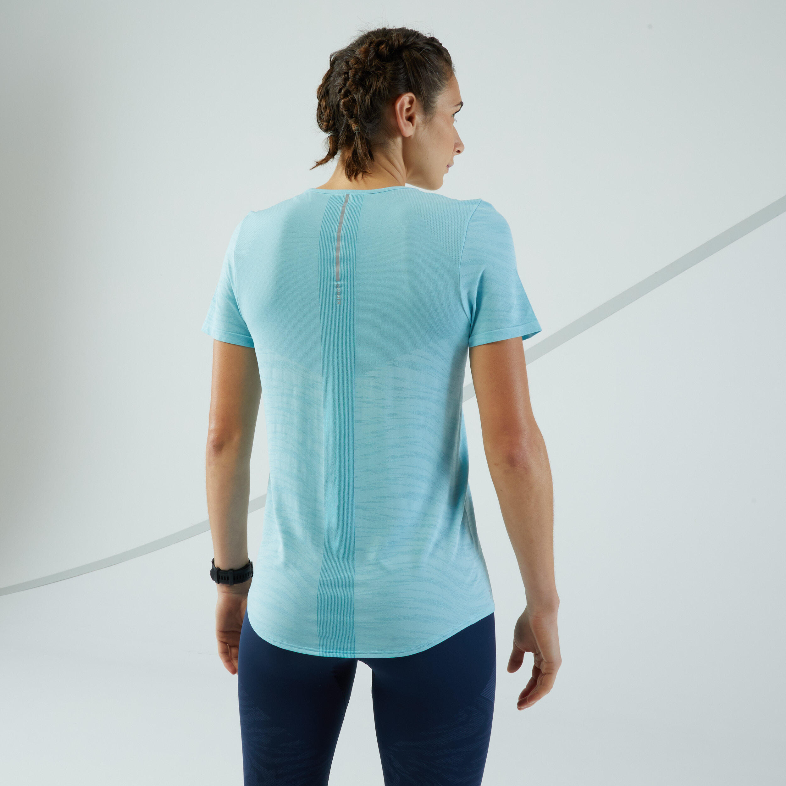 Women's seamless KIPRUN Run 500 Comfort running and trail T-shirt - Sky Blue 3/10