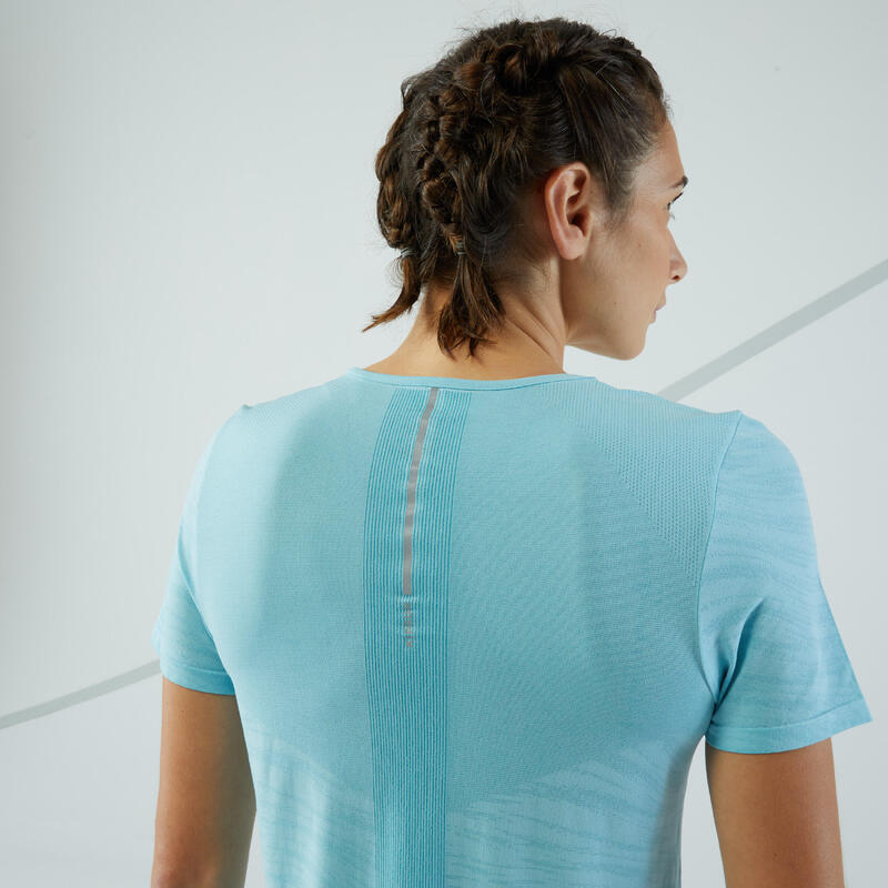 Camiseta Running y Trail sin costuras mujer - KIPRUN Run 500 Confort azul claro 