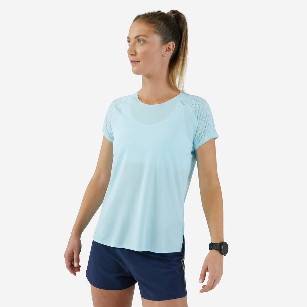 Γυναικείο T-shirt για τρέξιμο KIPRUN LIGHT - sky blue