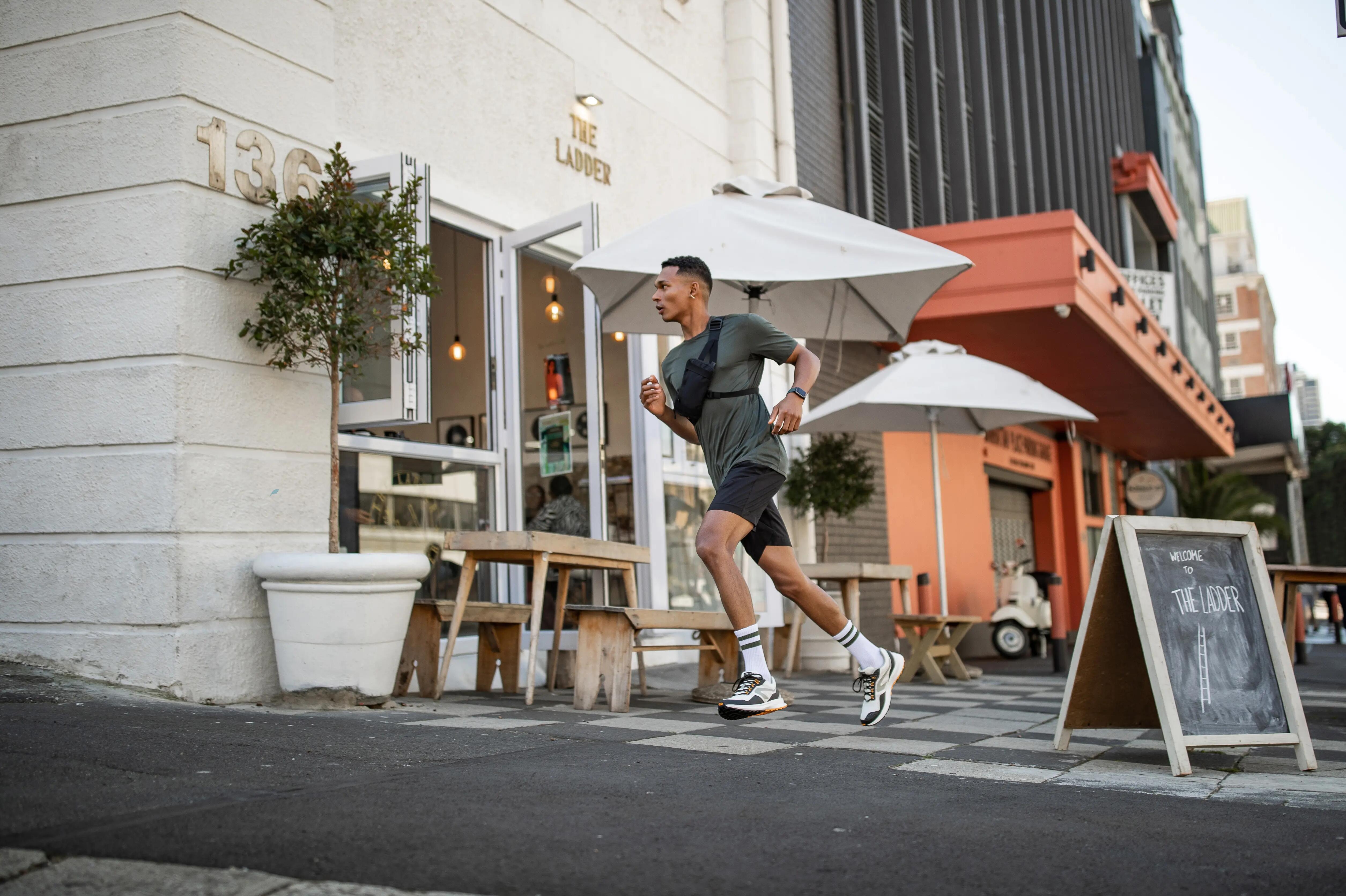 2.4 WIE NAVIGIERT MAN MIT DEM PRODUKT?