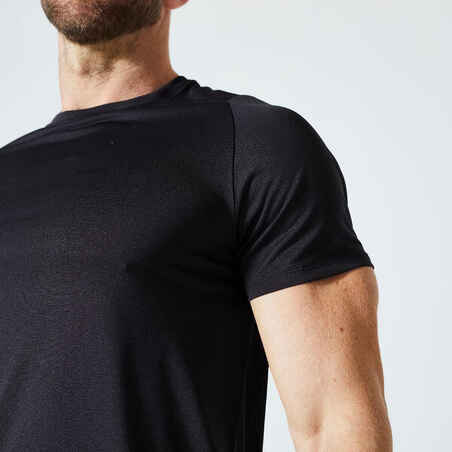 חולצת טי נושמת לגברים בהתאמה רגילה עם מפתח צוואר עגול - שחור