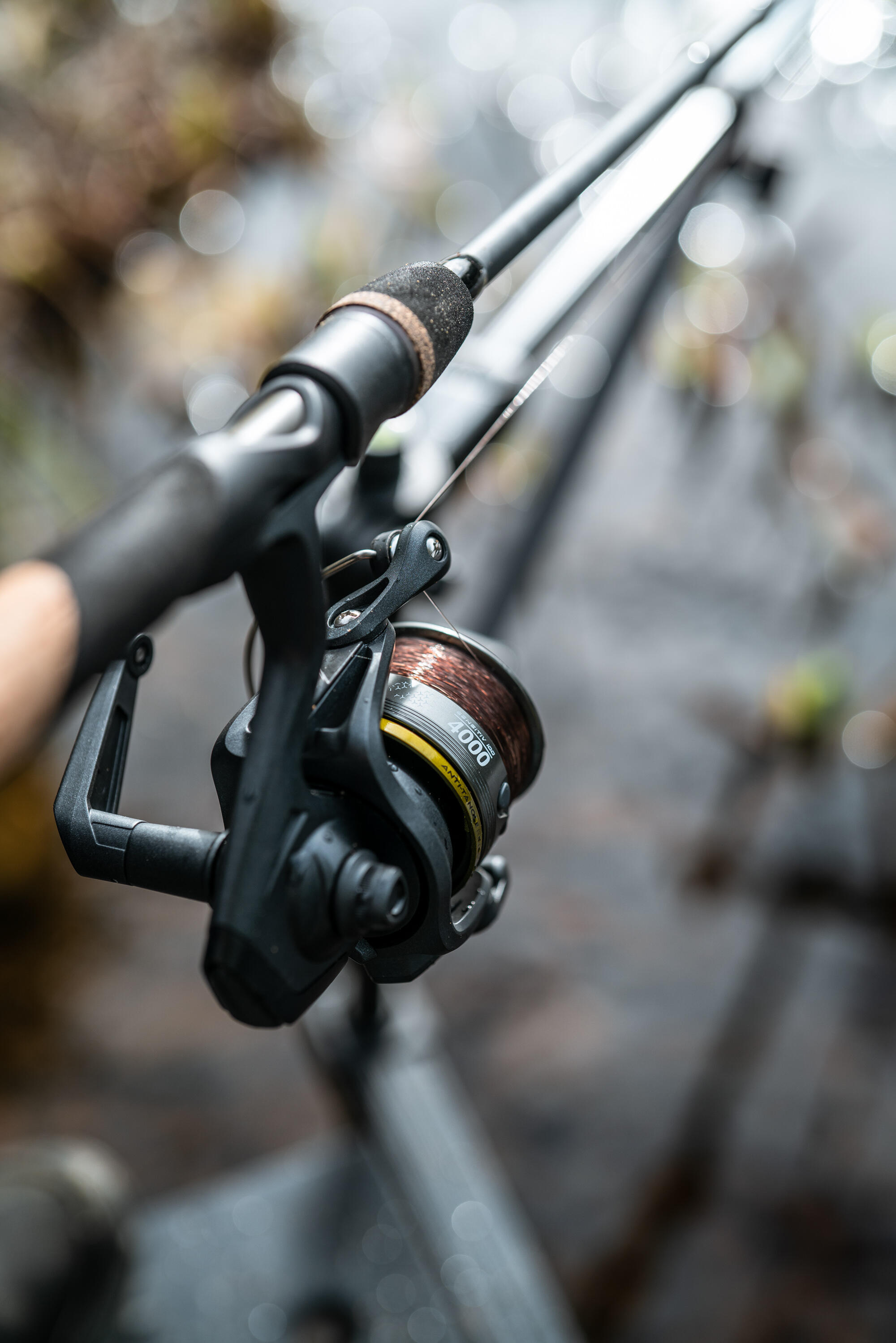 Carreto de Pesca com Gaiola de Engodo Sensitiv 100 de tamanho 5000 11/14