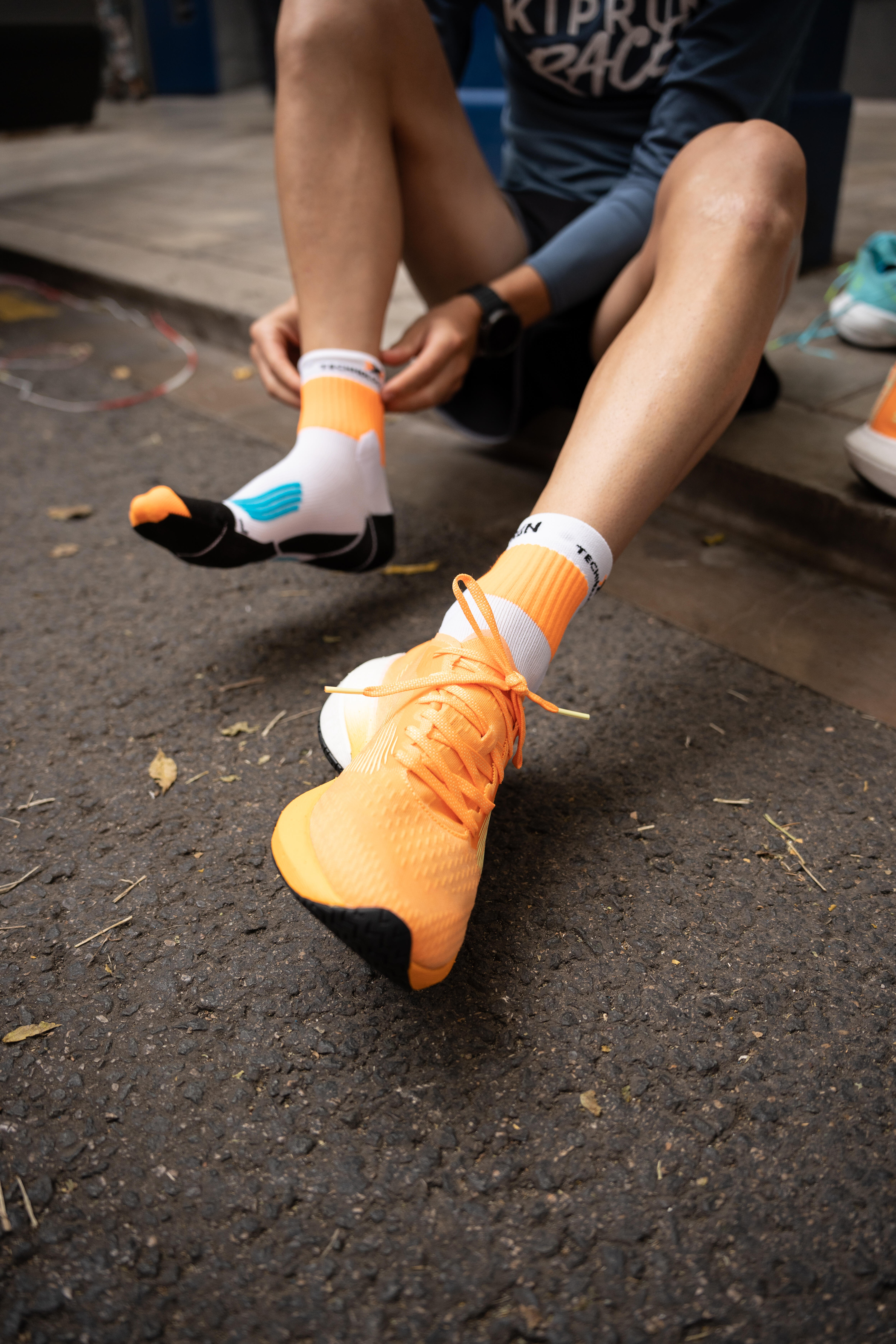 Chaussettes de running KIPRUN XTECHNO run900 X rouges oranges