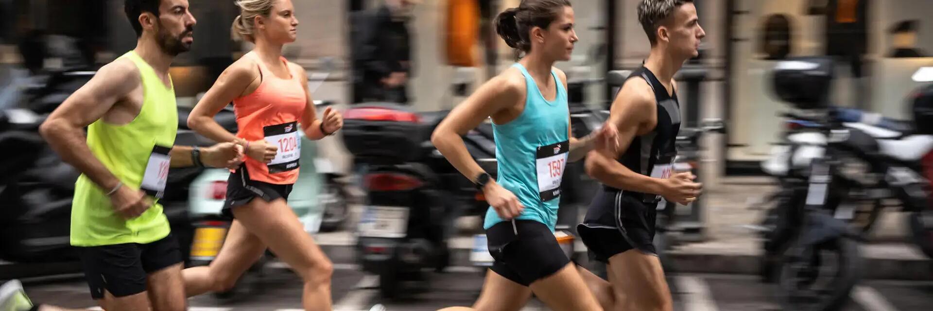 Ludzie biegnący w maratonie w Nowym Jorku