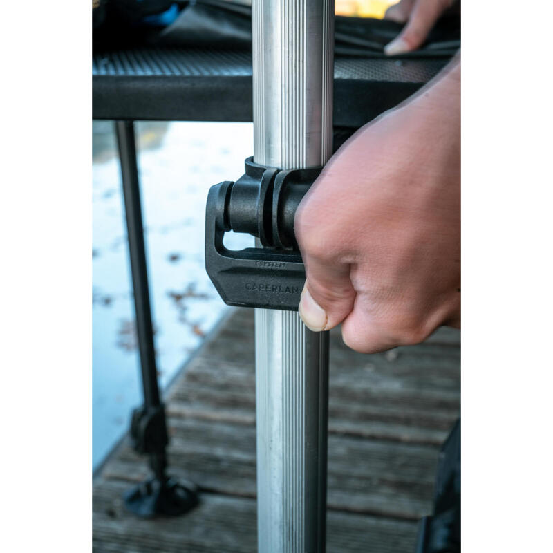 Nastavitelná zakrmovací tyč k držáku na prut k rybářské sedačce CSB D25 D36