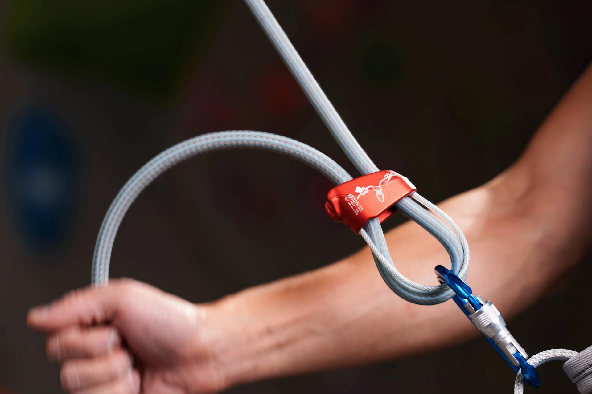 Single-pitch climbing using a single rope