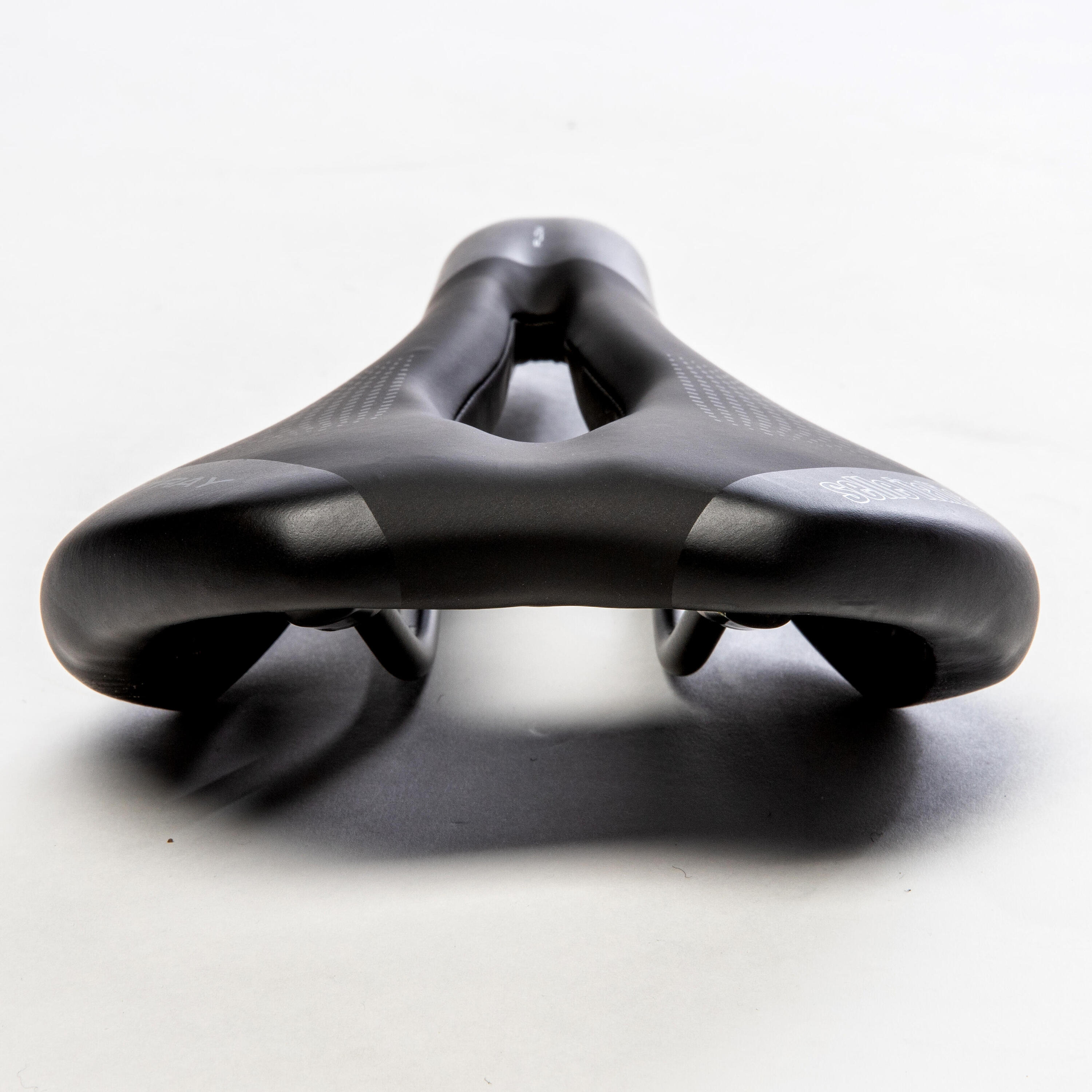 Selle Italia X1 XC Flow Racing Noire – Selle De Vélo Confort Avec Déco Central, 135x280 Mm, 7 Mm, Neuve