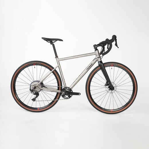 
      Pánsky bicykel Gravel 900 s titánovým rámom
  