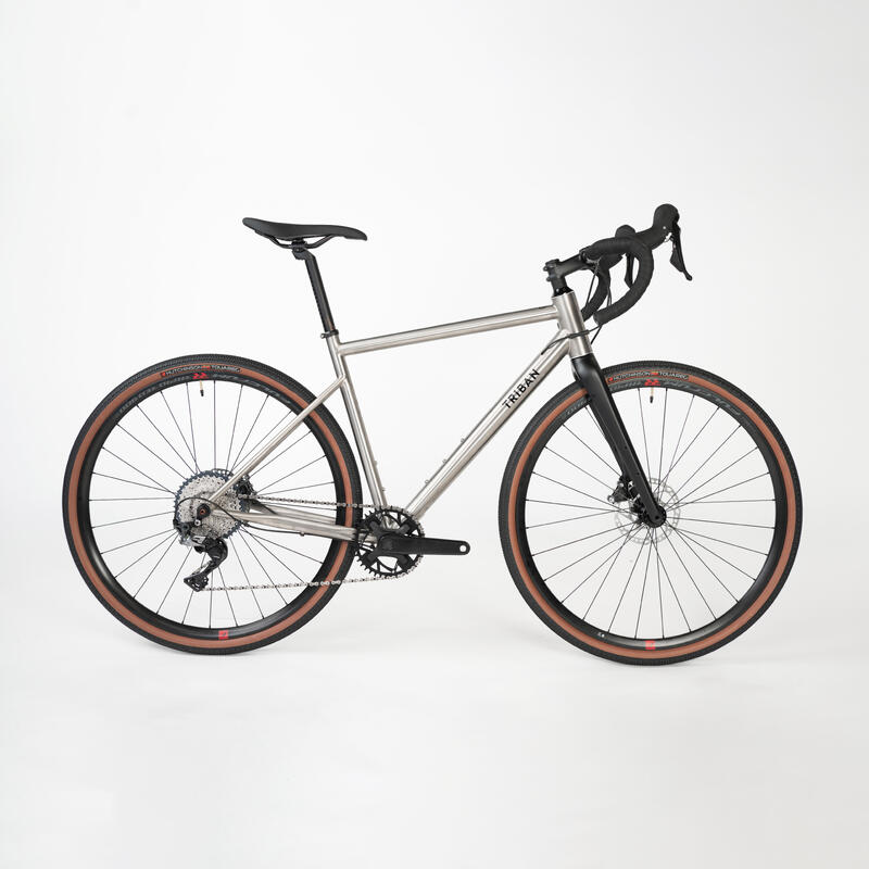 Bicicleta de gravel cuadro titanio Shimano GRX ruedas fulcrum Triban GRVL 900 TI
