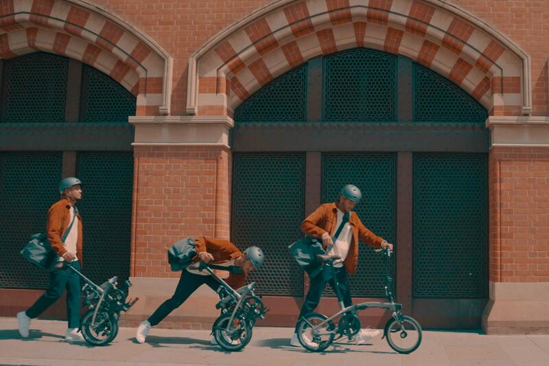 Inventer un vélo compact au dépliage instantané