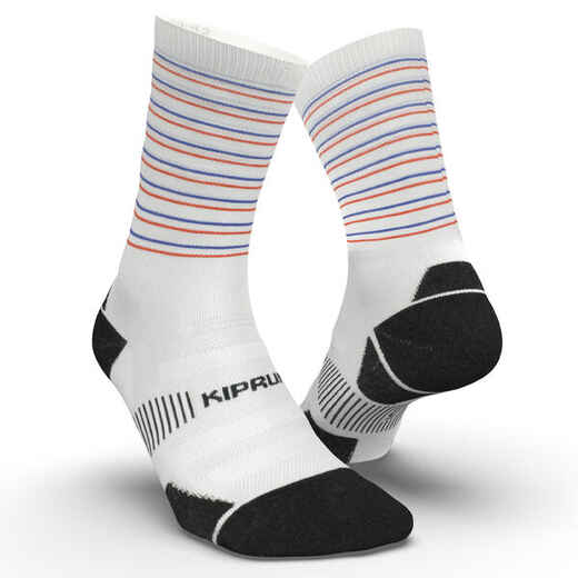 
      Hrubé bežecké ponožky Run900 do polovice lýtok vyrobené vo Francúzsku
  