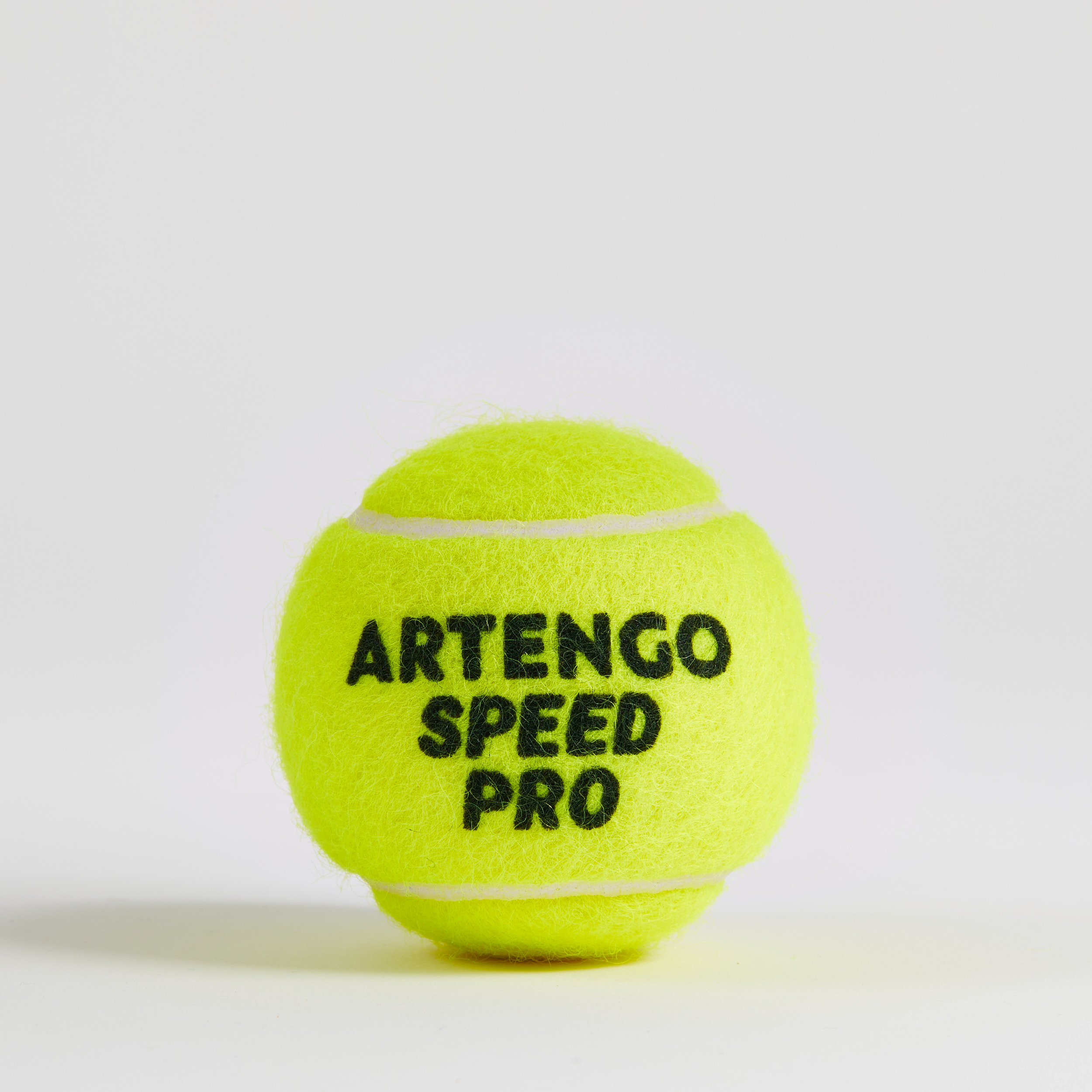 Balles De Tennis Sur Fond Vert