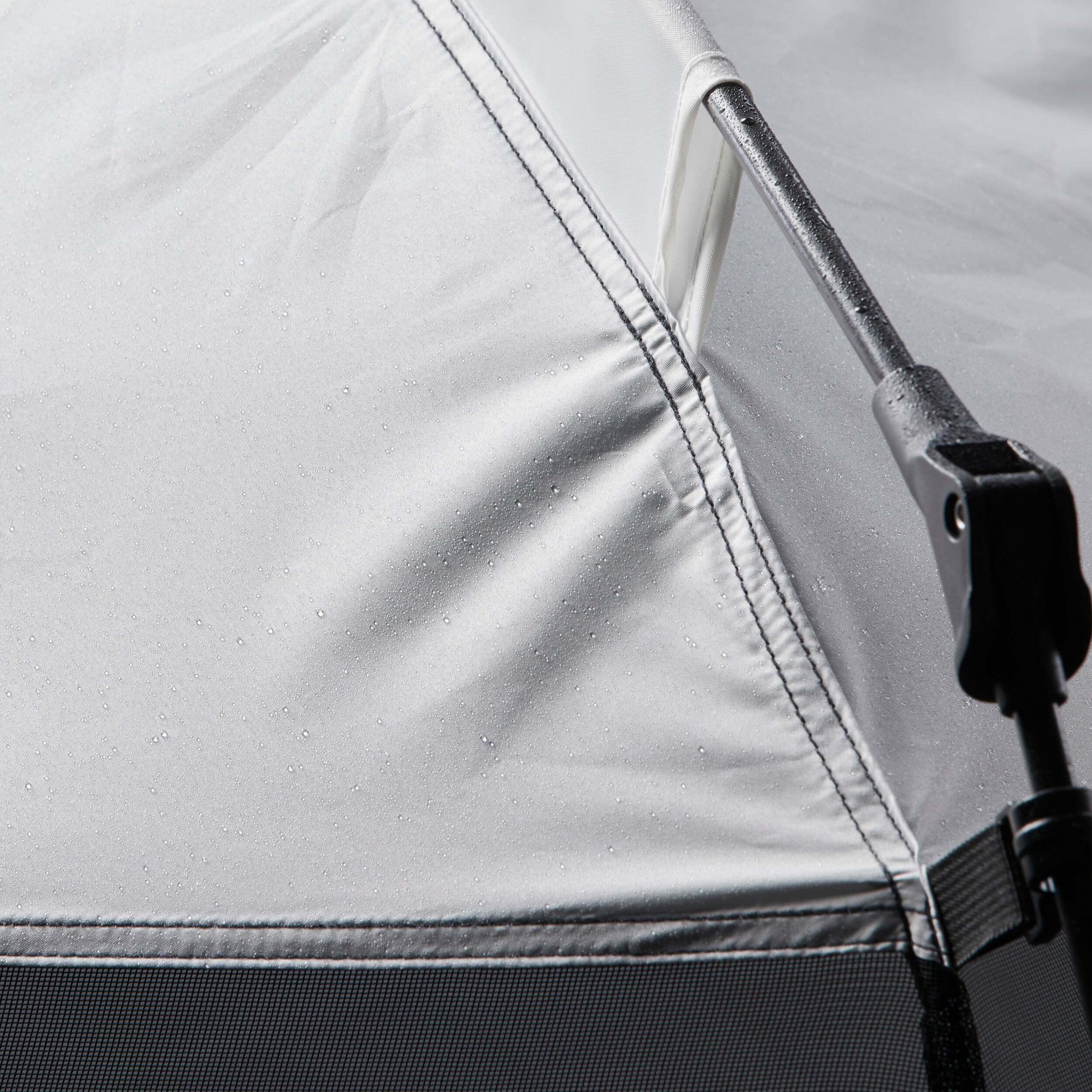 QUECHUA Okamžitý kempingový prístrešok Base Easy Ultra Fresh pre 4 osoby bez · záber 6
