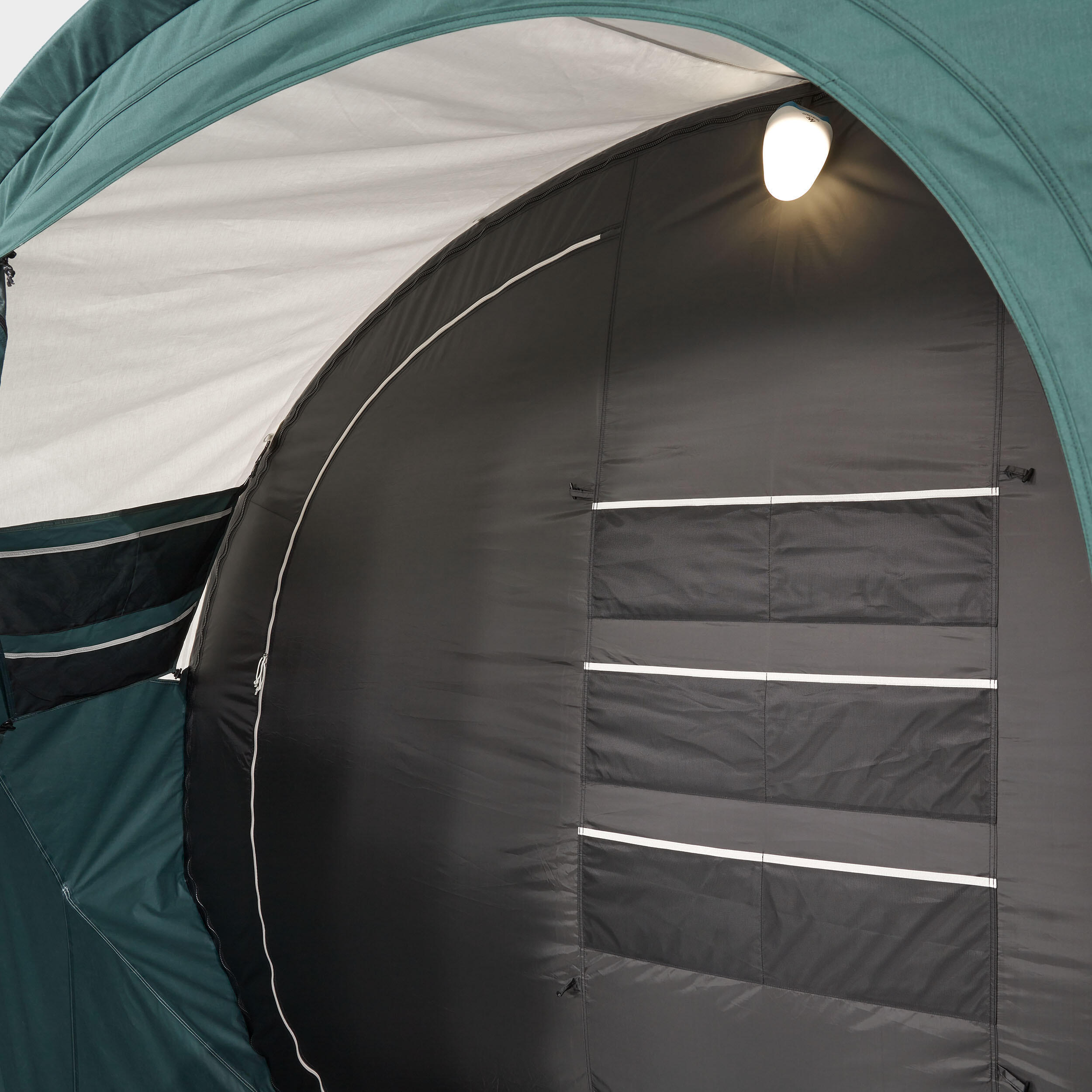 Le sas de décompression pour entrer dans la tente sans qu’elle se dégonfle a également été un point crucial du design. 