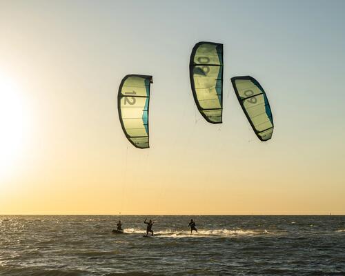 Den Kitesurf-Schirm richtig einstellen