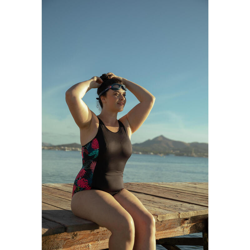 Bañador Mujer natación espalda V negro flores laterales. Hasta T. 48