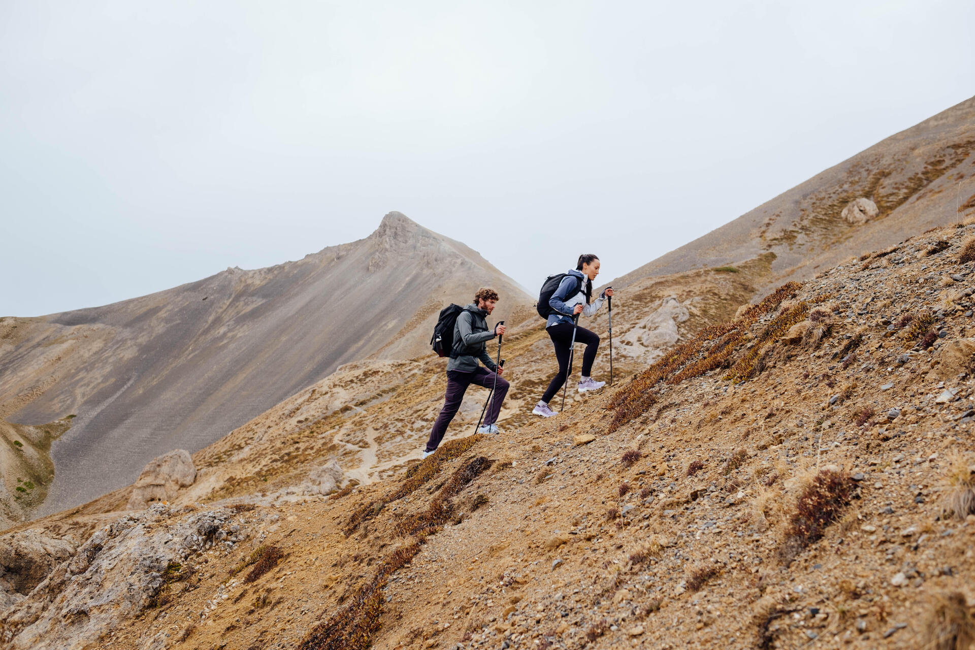 Un groupe de randonneurs en montagne