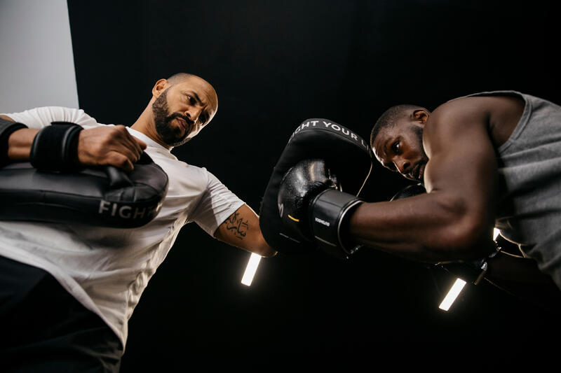 Boks czy muay thai – który sport walki jest lepszy na początek?